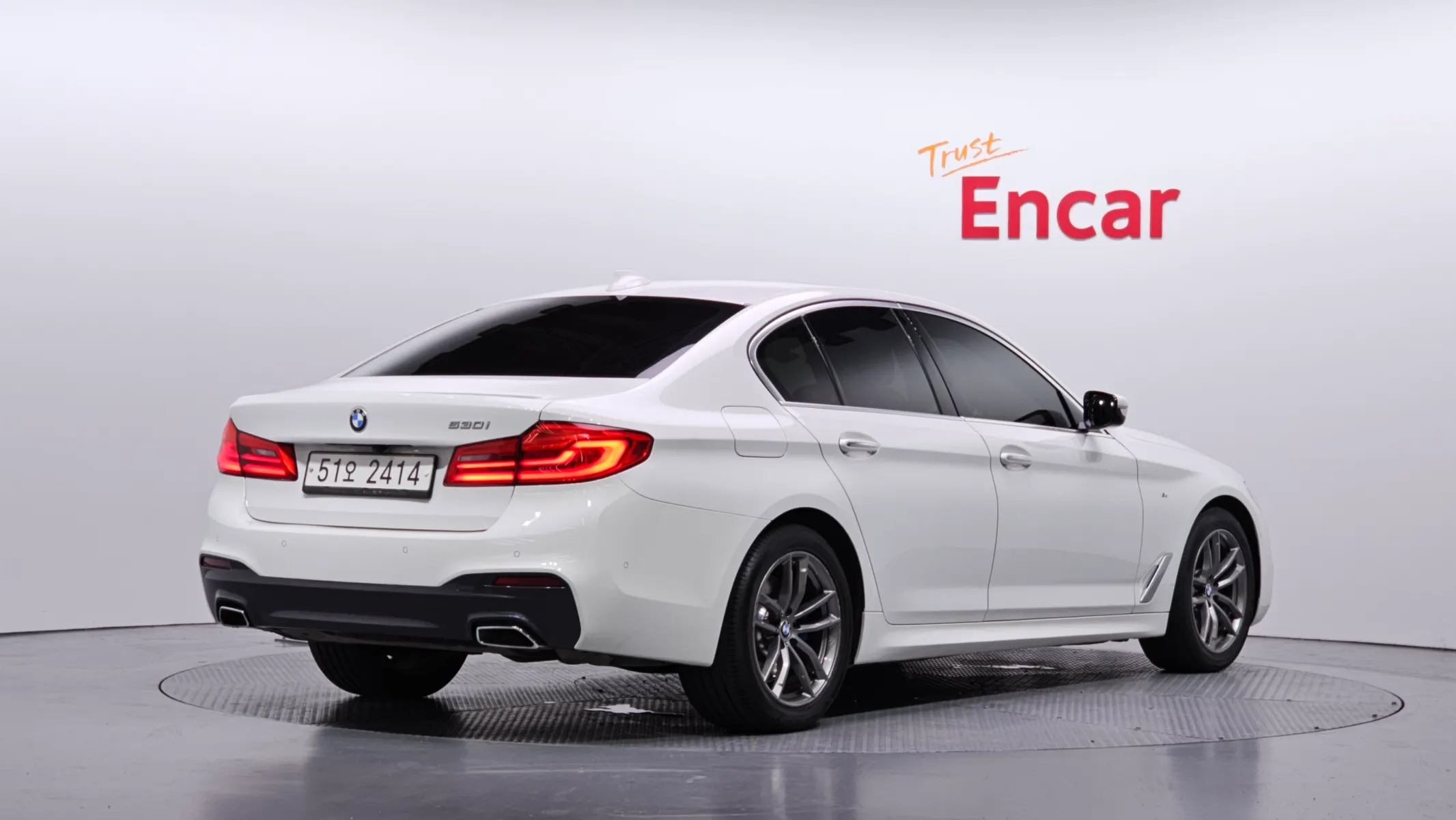BMW 5 Series (G30) 530i M 2017 2/34