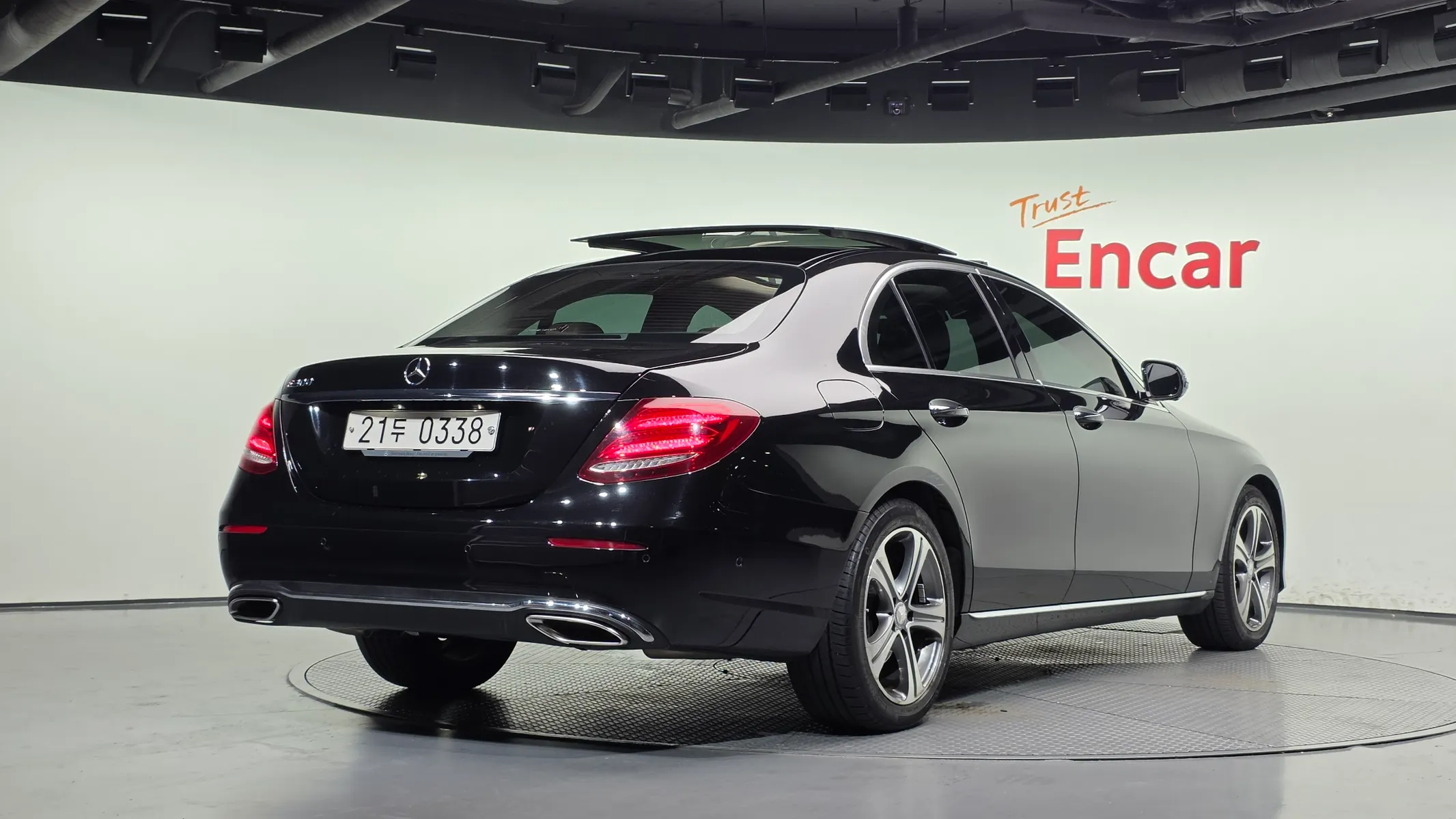 Mercedes-Benz E-Class W213 E300 2016 2/21