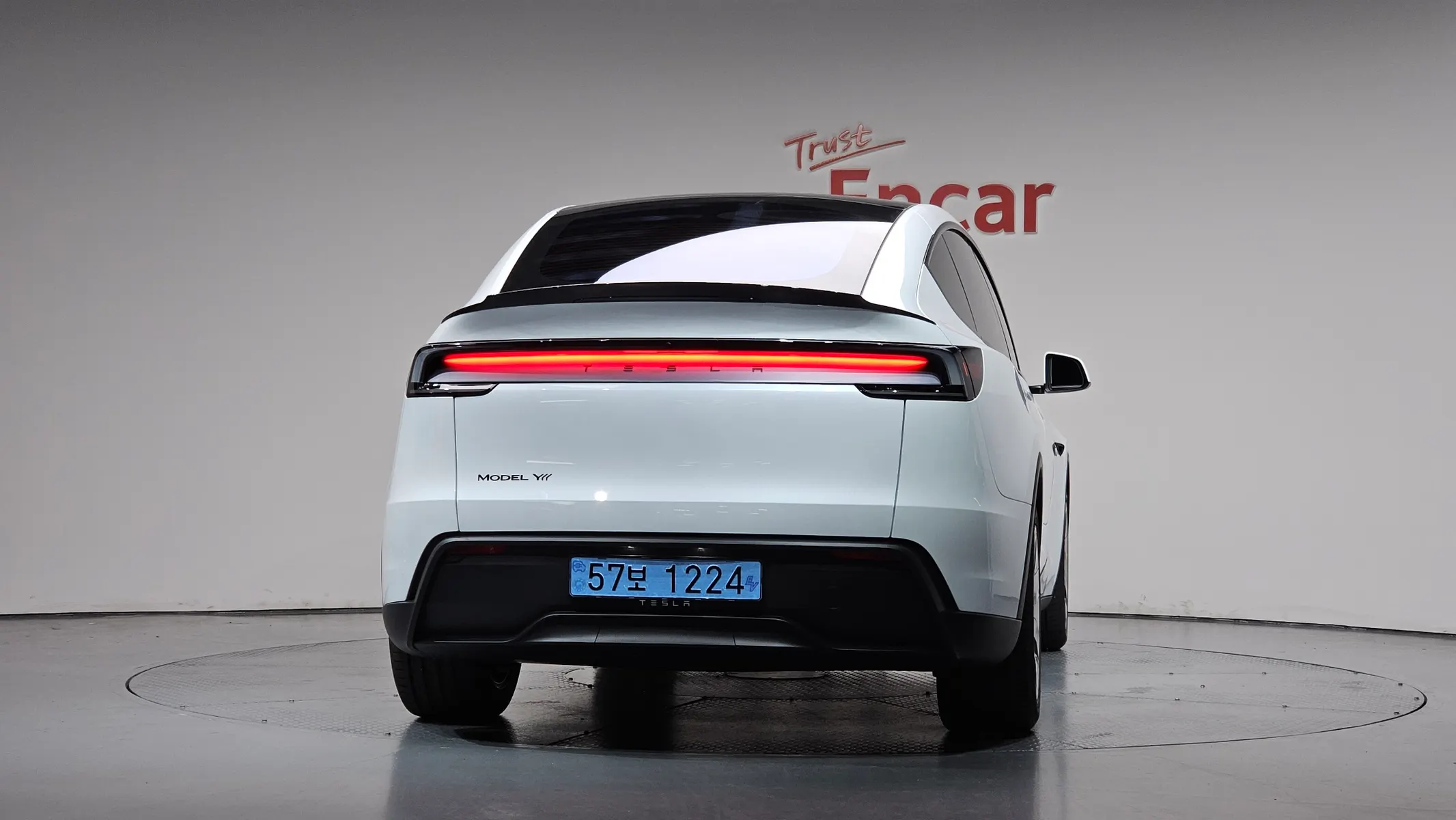 Tesla Y L AWD 2026 3/5