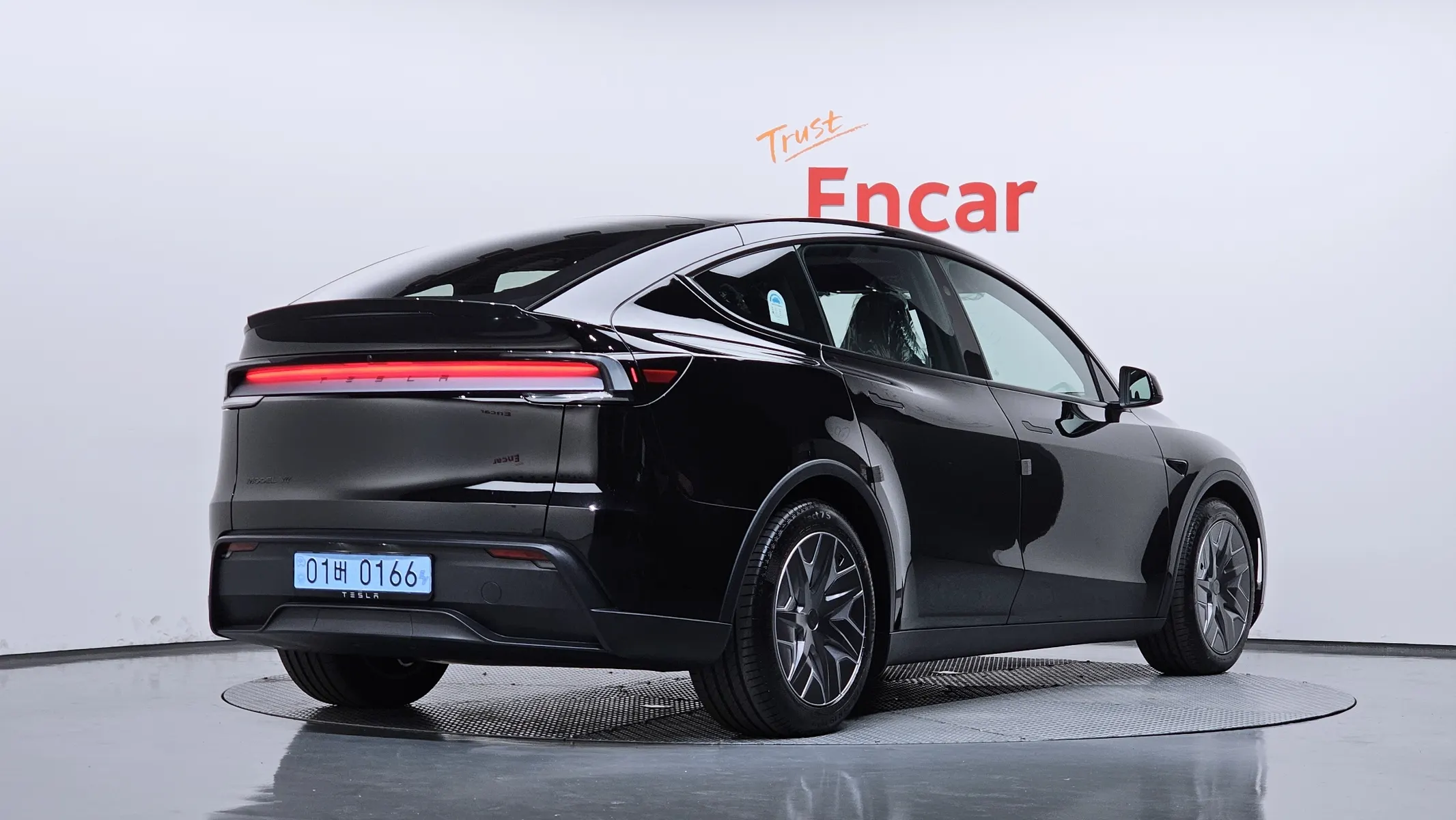 Tesla Y L AWD 2026 2/39