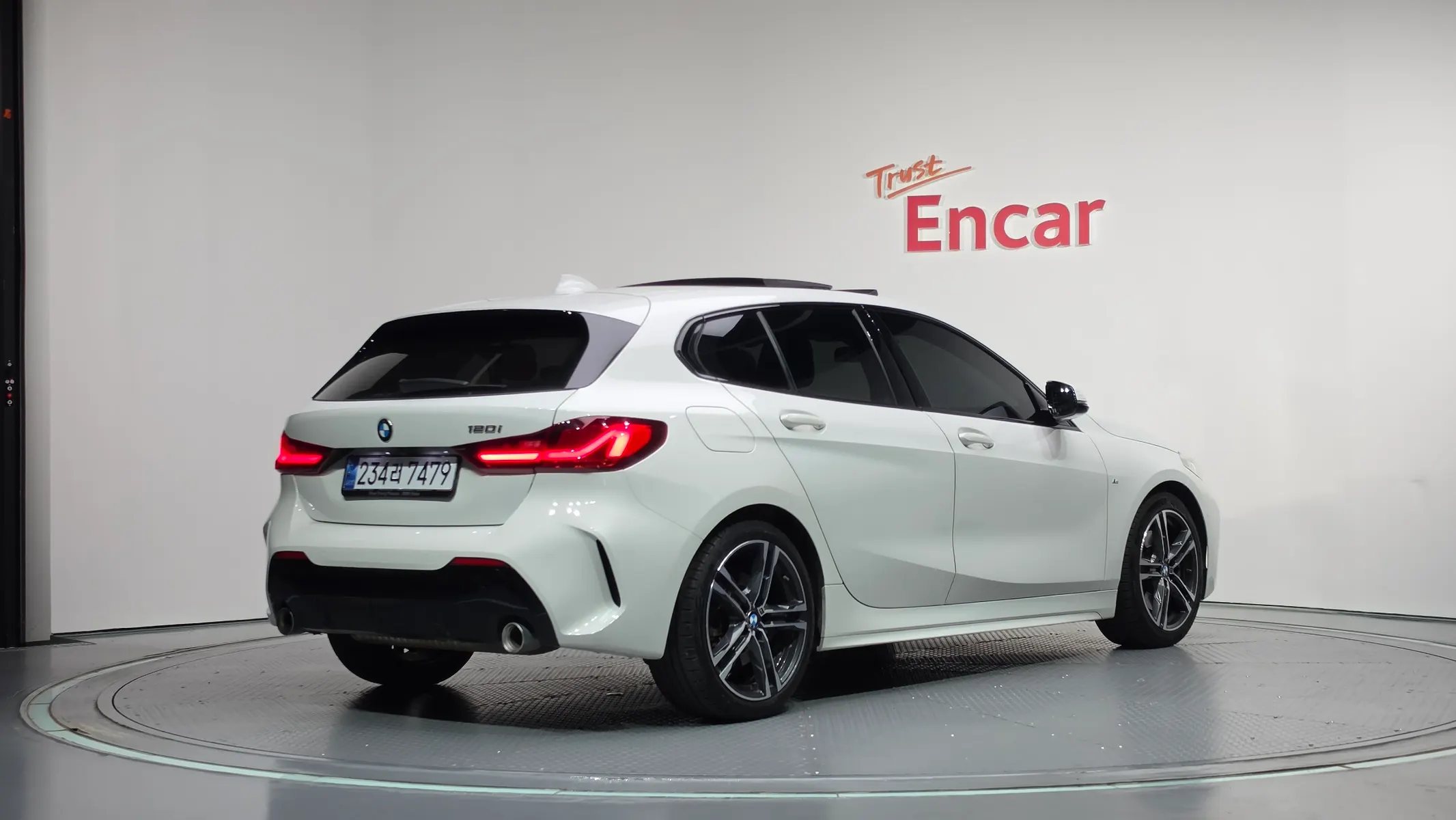 BMW 1 Series (F40) 120i M 2023 2/33