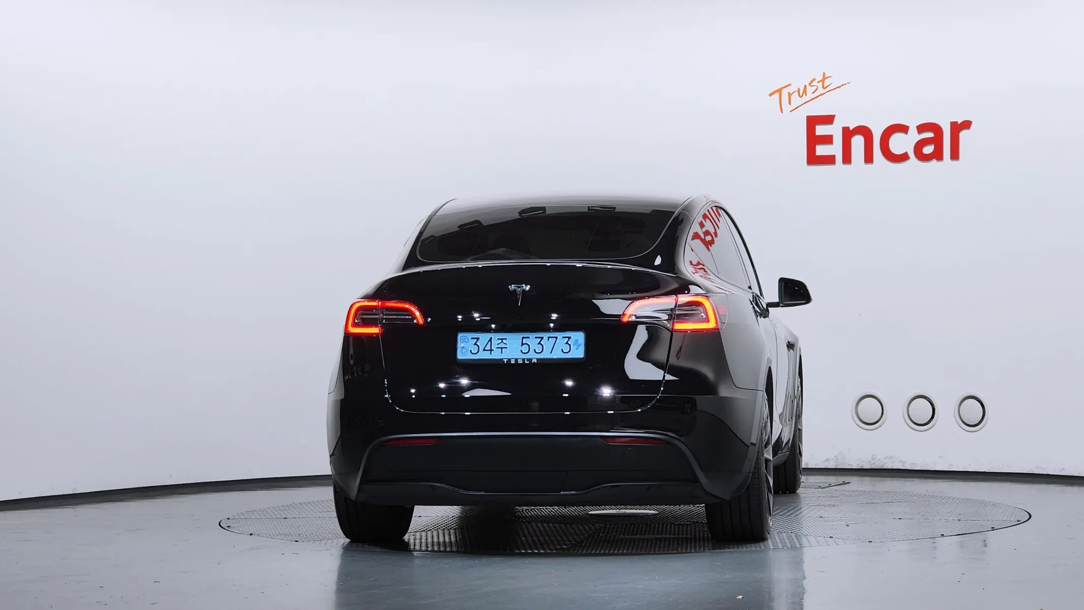 Tesla Y RWD 2023 3/5