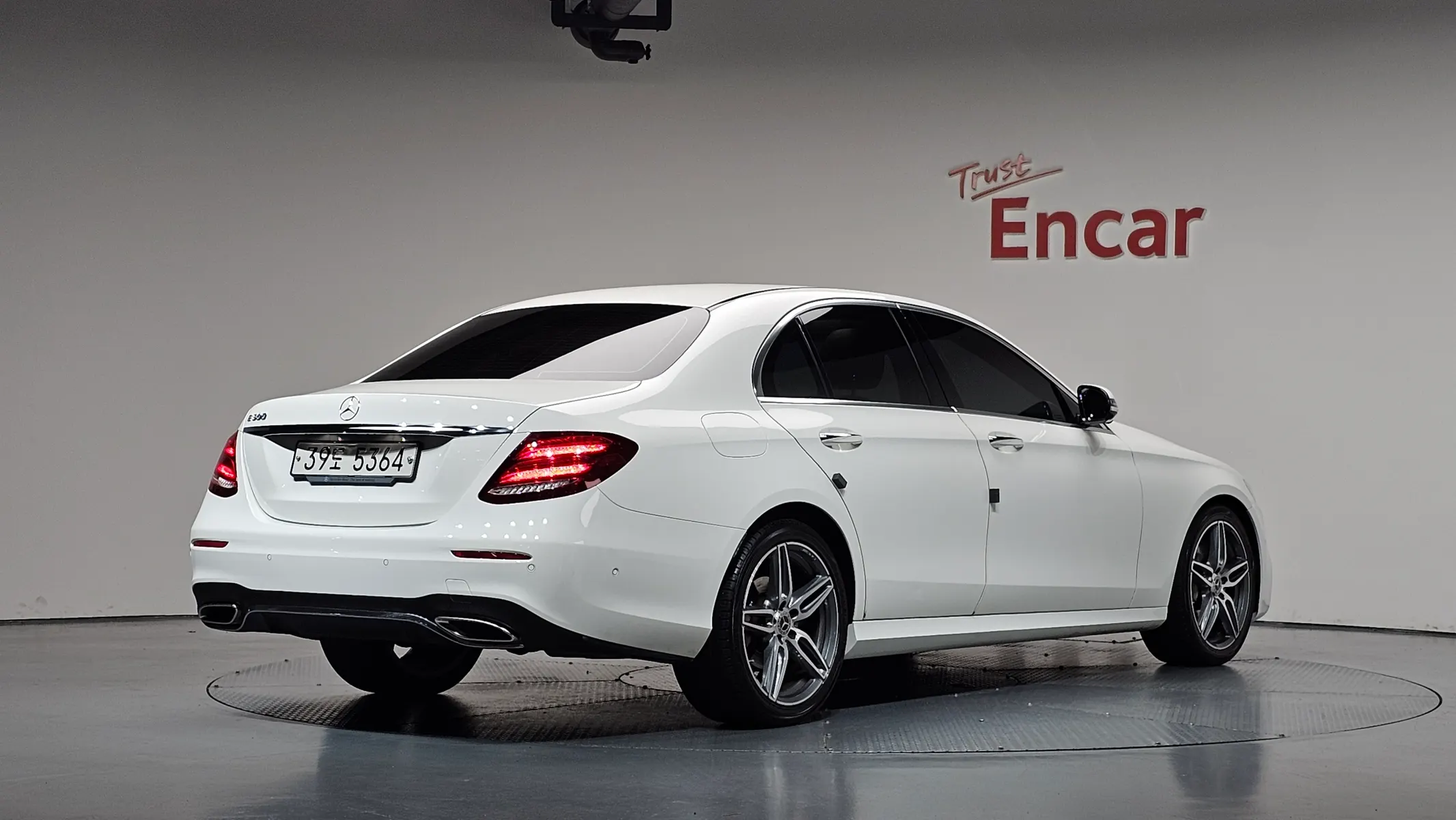 Mercedes-Benz E-Class W213 E300 AMG Line 2018 2/37