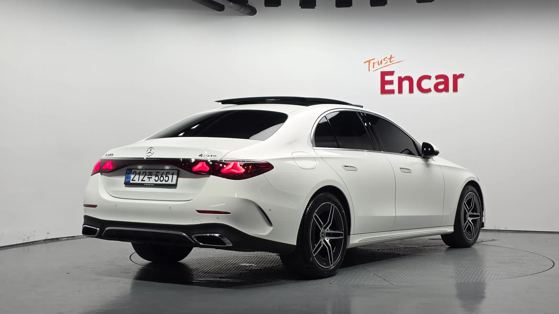 Mercedes-Benz E-Class W214 E300 4MATIC AMG Line 2026 2/21