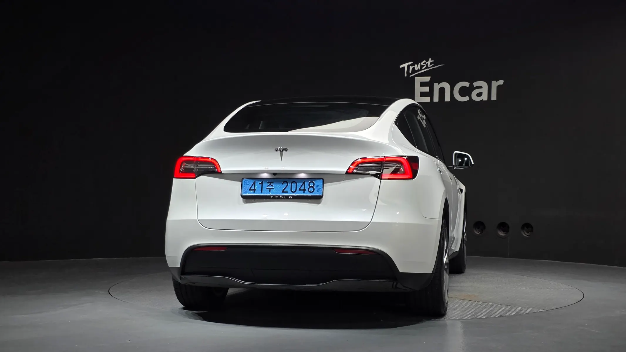 Tesla Y RWD 2023 3/5