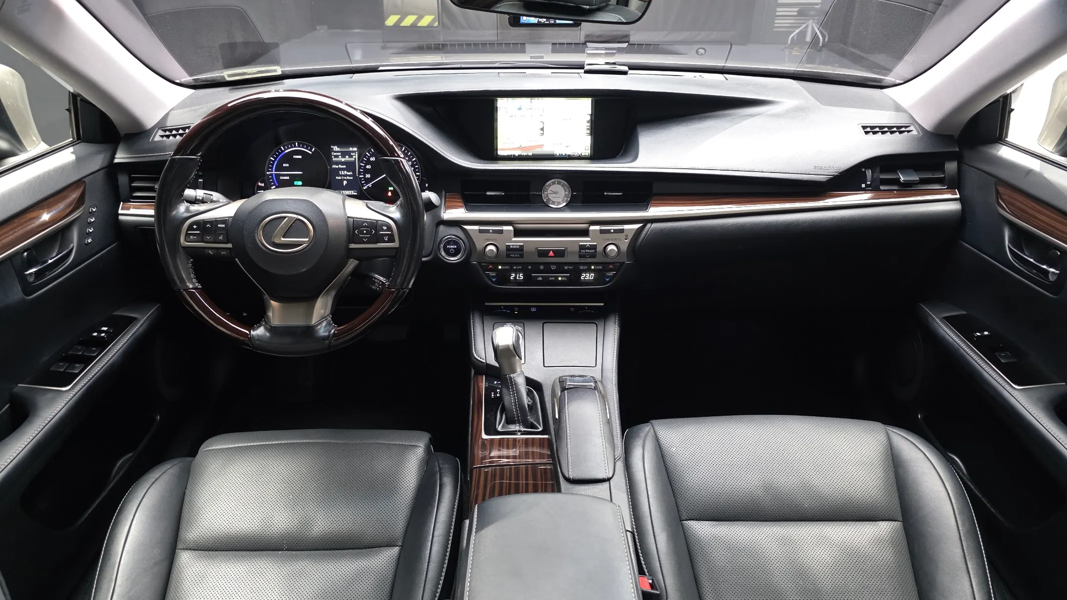 Lexus ES300h 2016 4/5