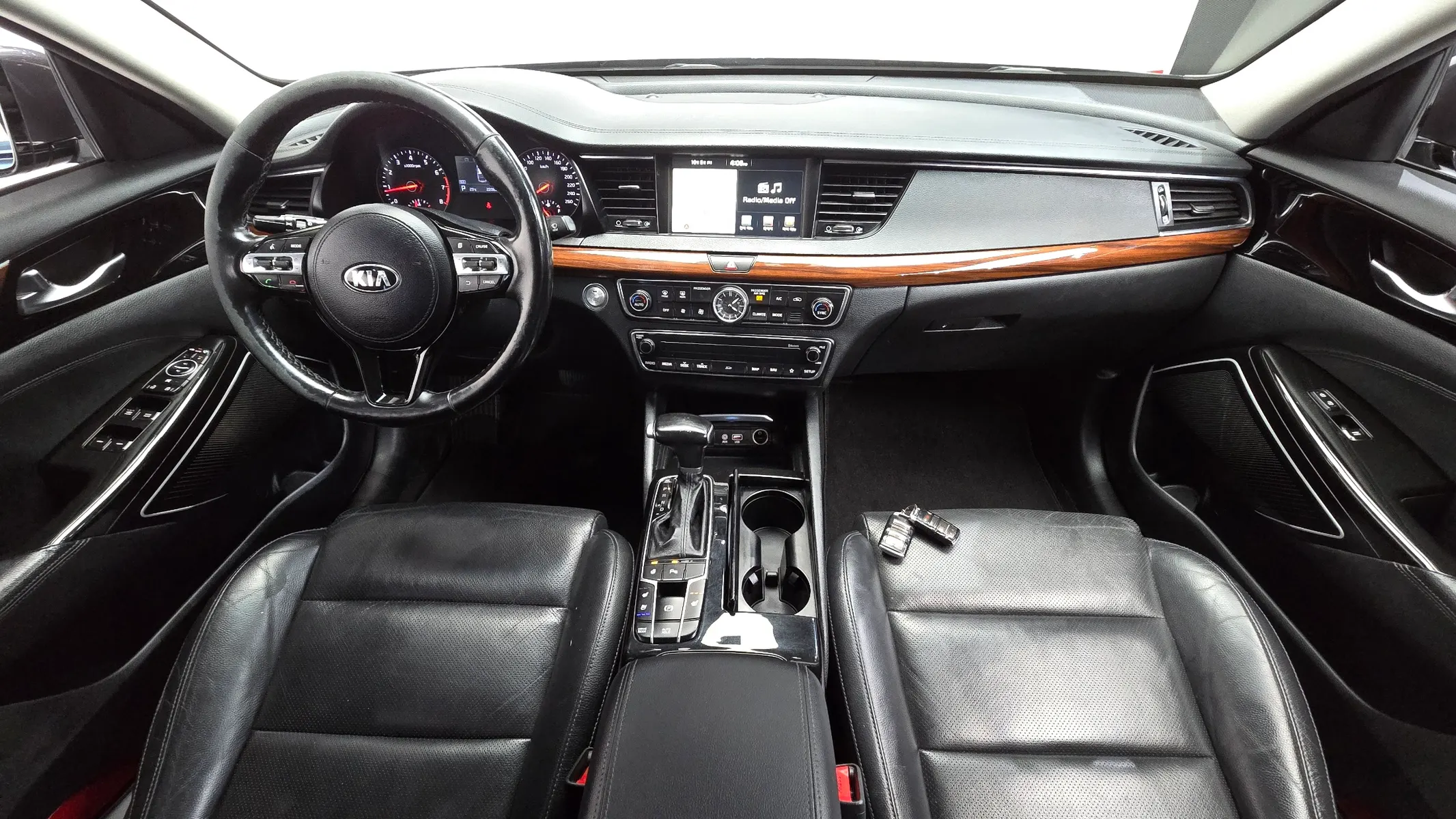 Kia K7 3.0 LPI () 2017 4/5