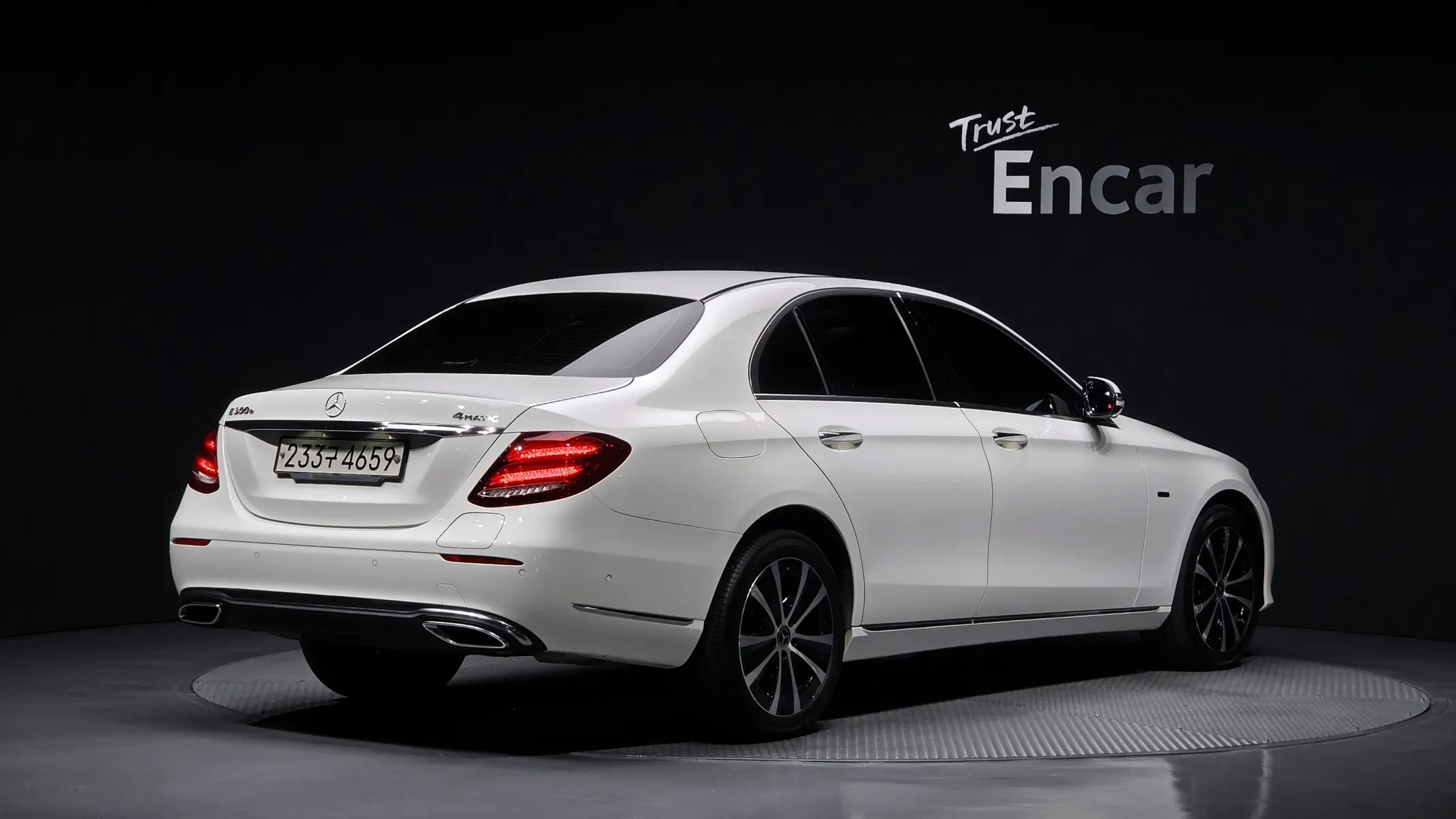Mercedes-Benz E-Class W213 E300e 4MATIC 2020 2/31