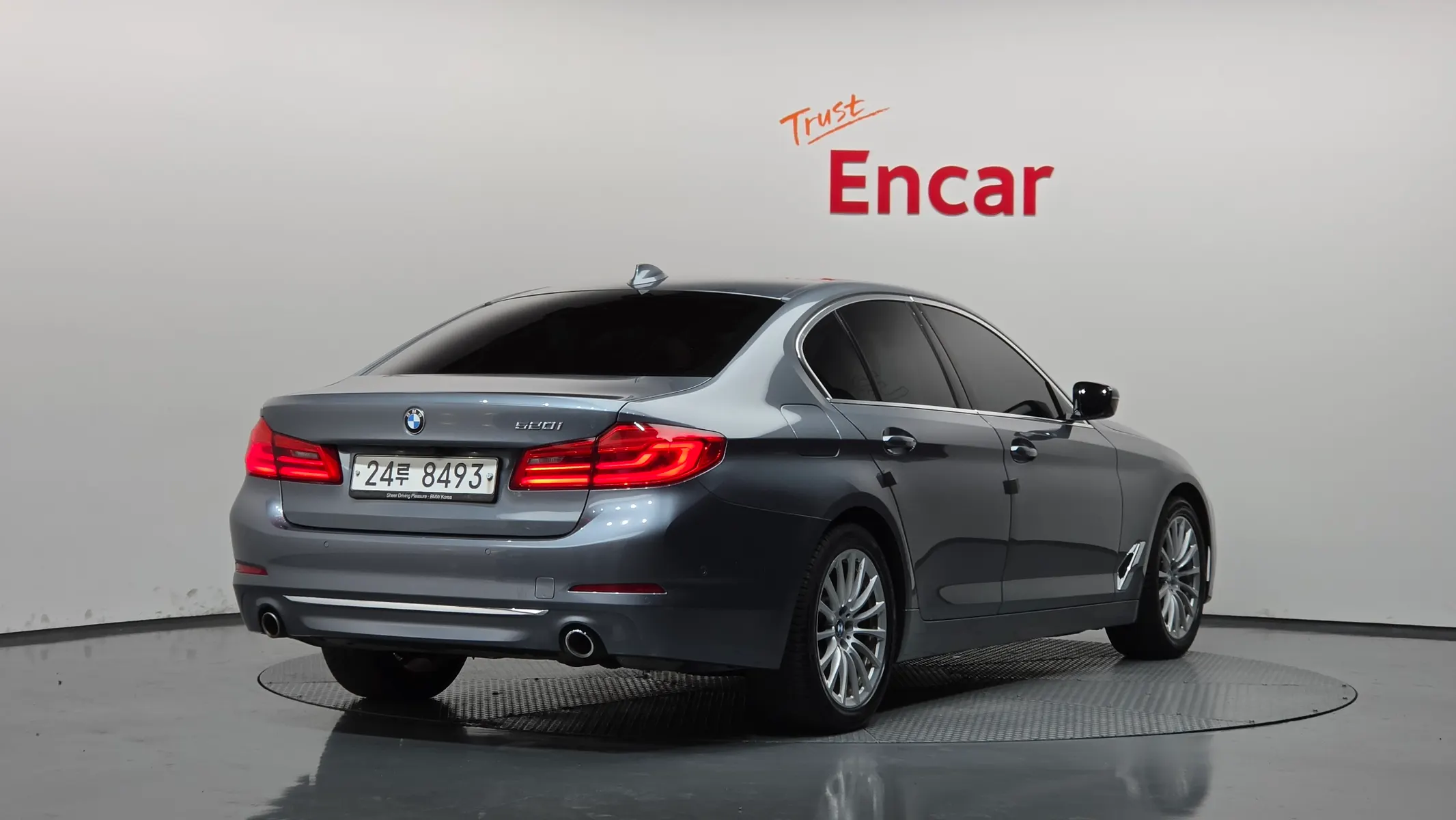 BMW 5 Series (G30) 520i 2019 2/21