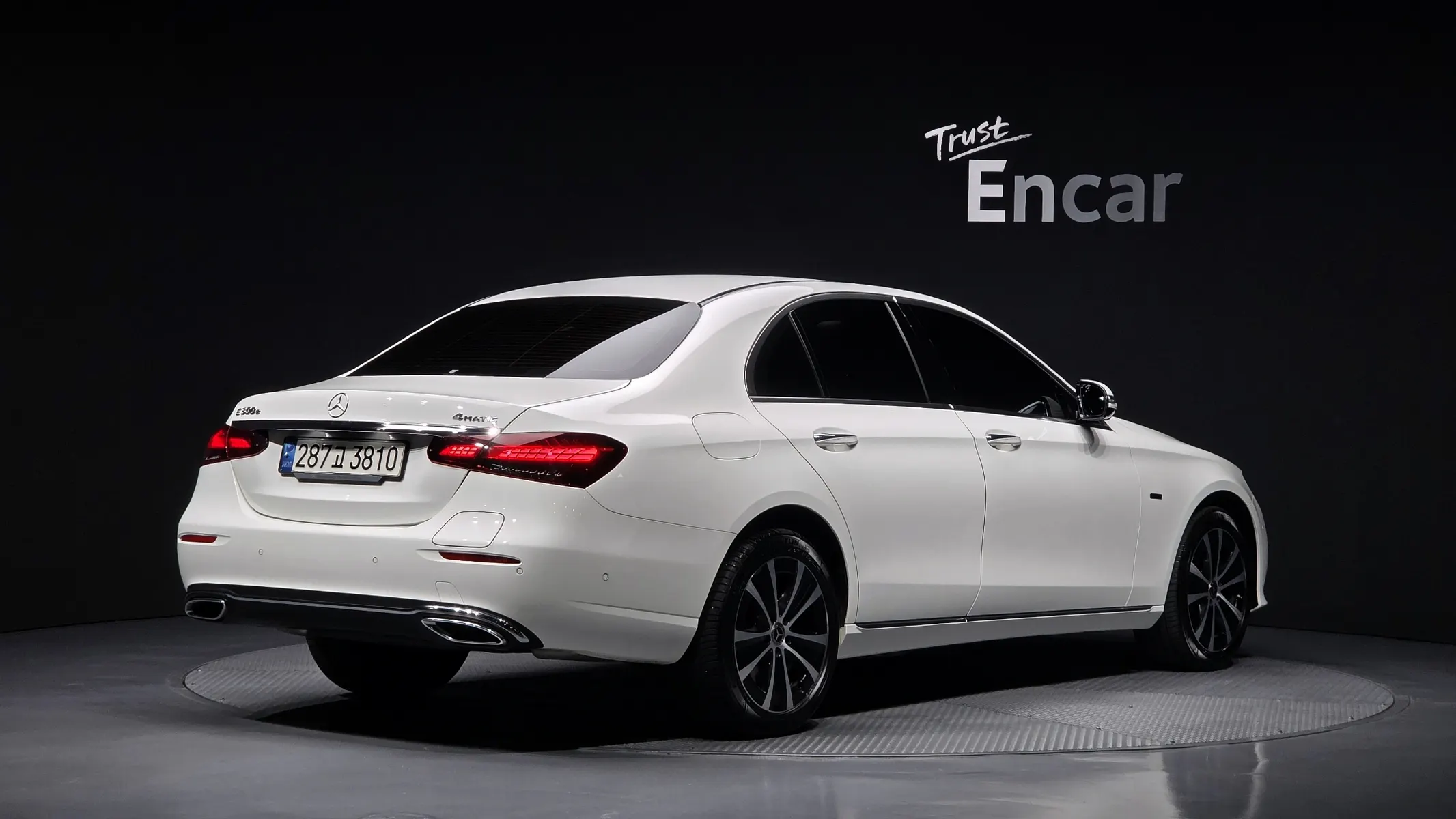 Mercedes-Benz E-Class W213 E300e 4MATIC 2021 2/21