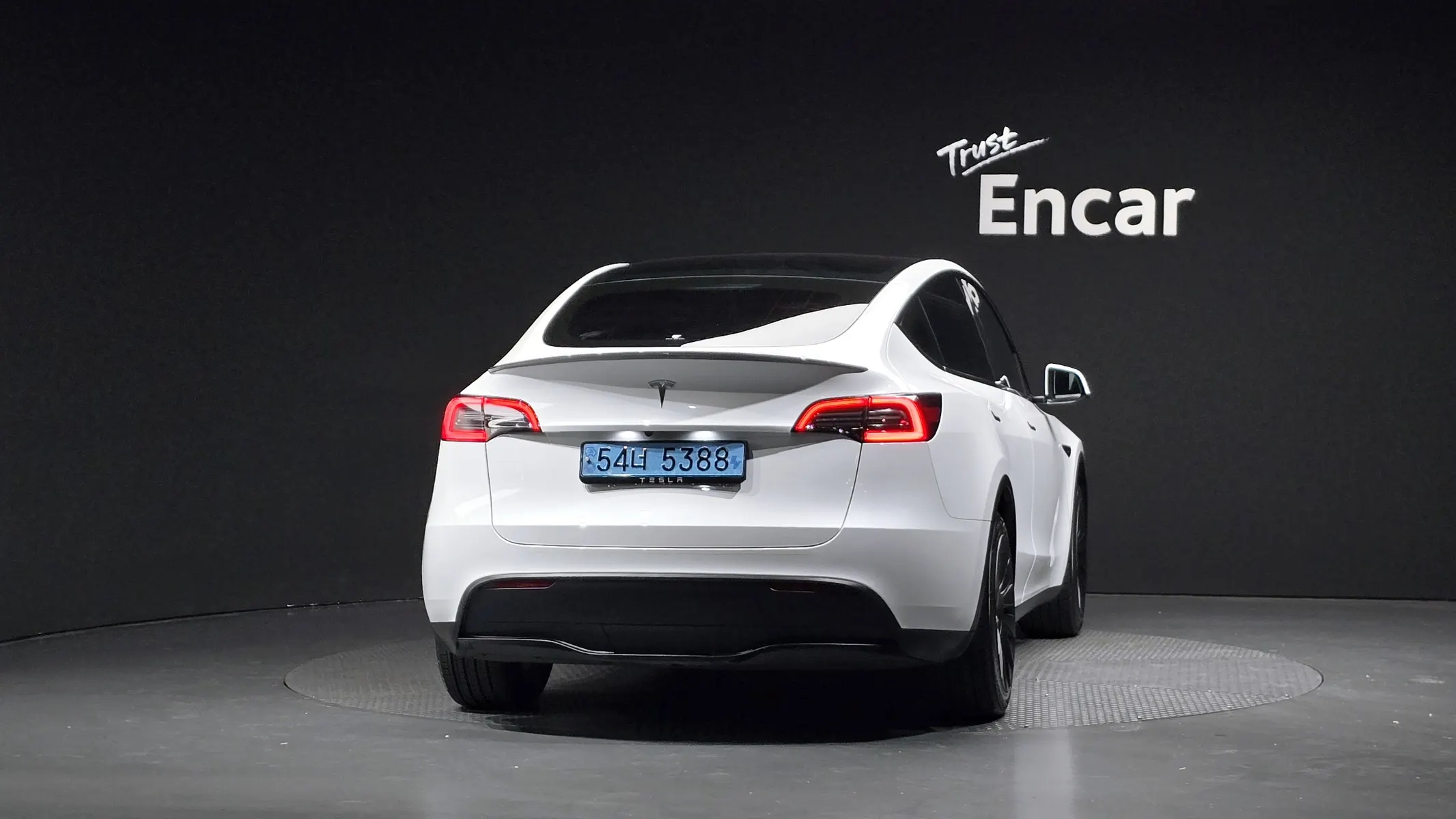 Tesla Y RWD 2023 3/5
