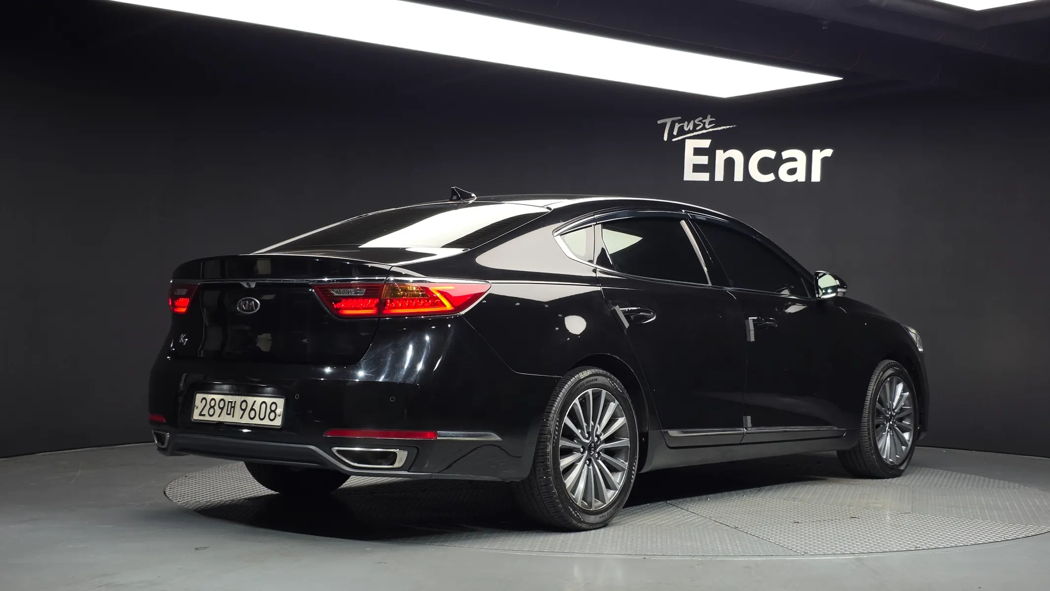 Kia K7 3.0 LPI () 2017 2/36