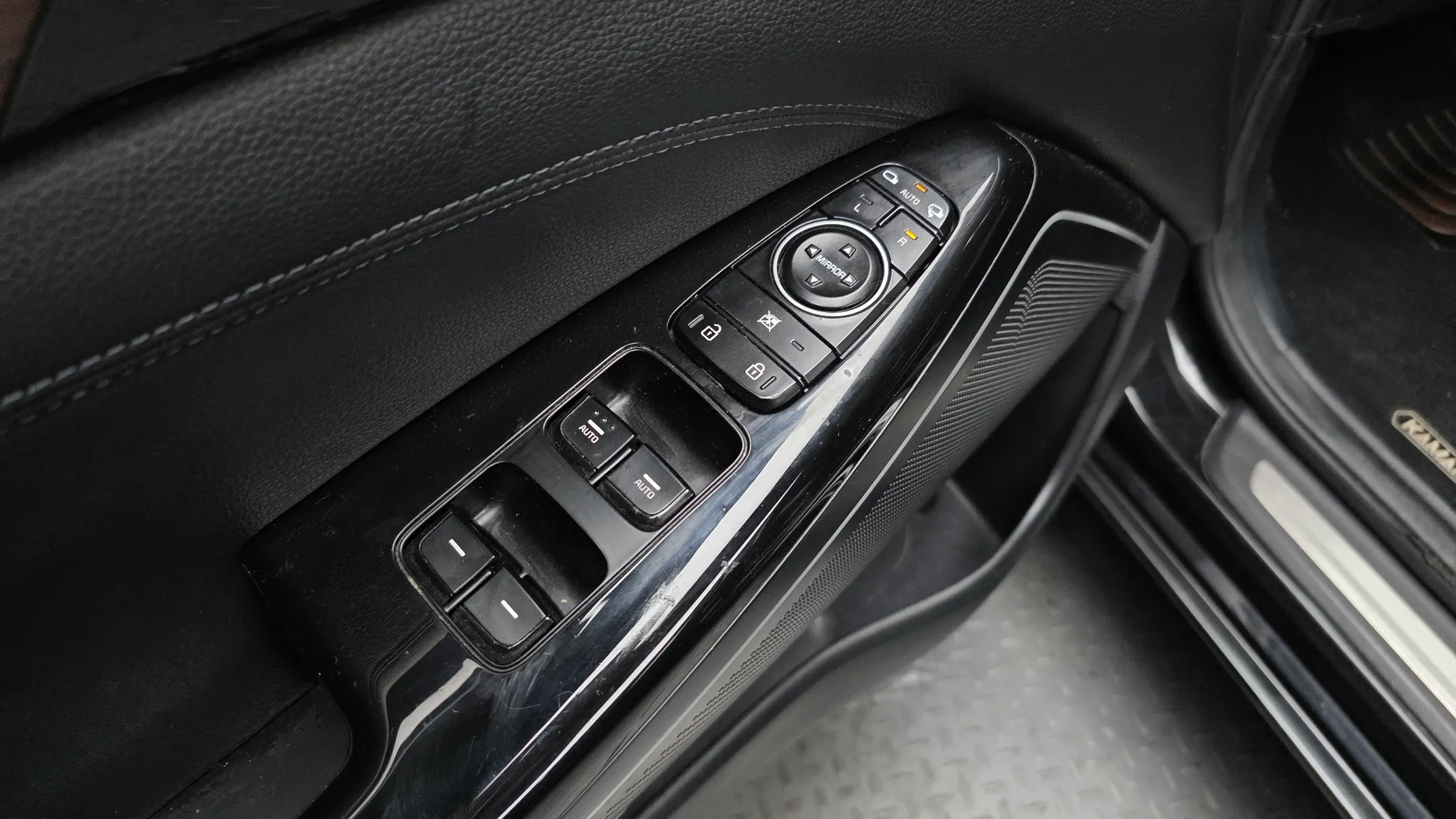 Kia K7 3.0 LPI () 2017 35/36