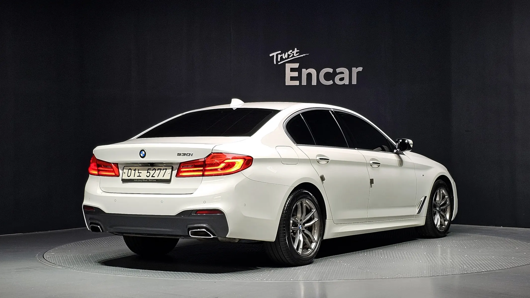 BMW 5 Series (G30) 530i M 2017 2/34