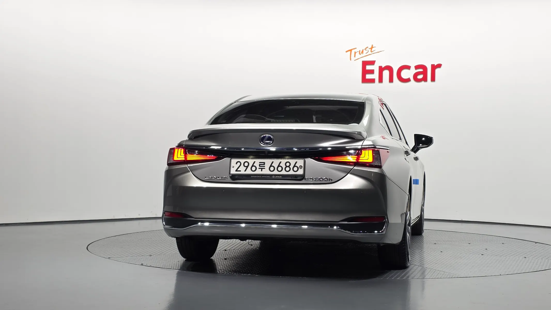 Lexus ES300h 7 2019 3/33