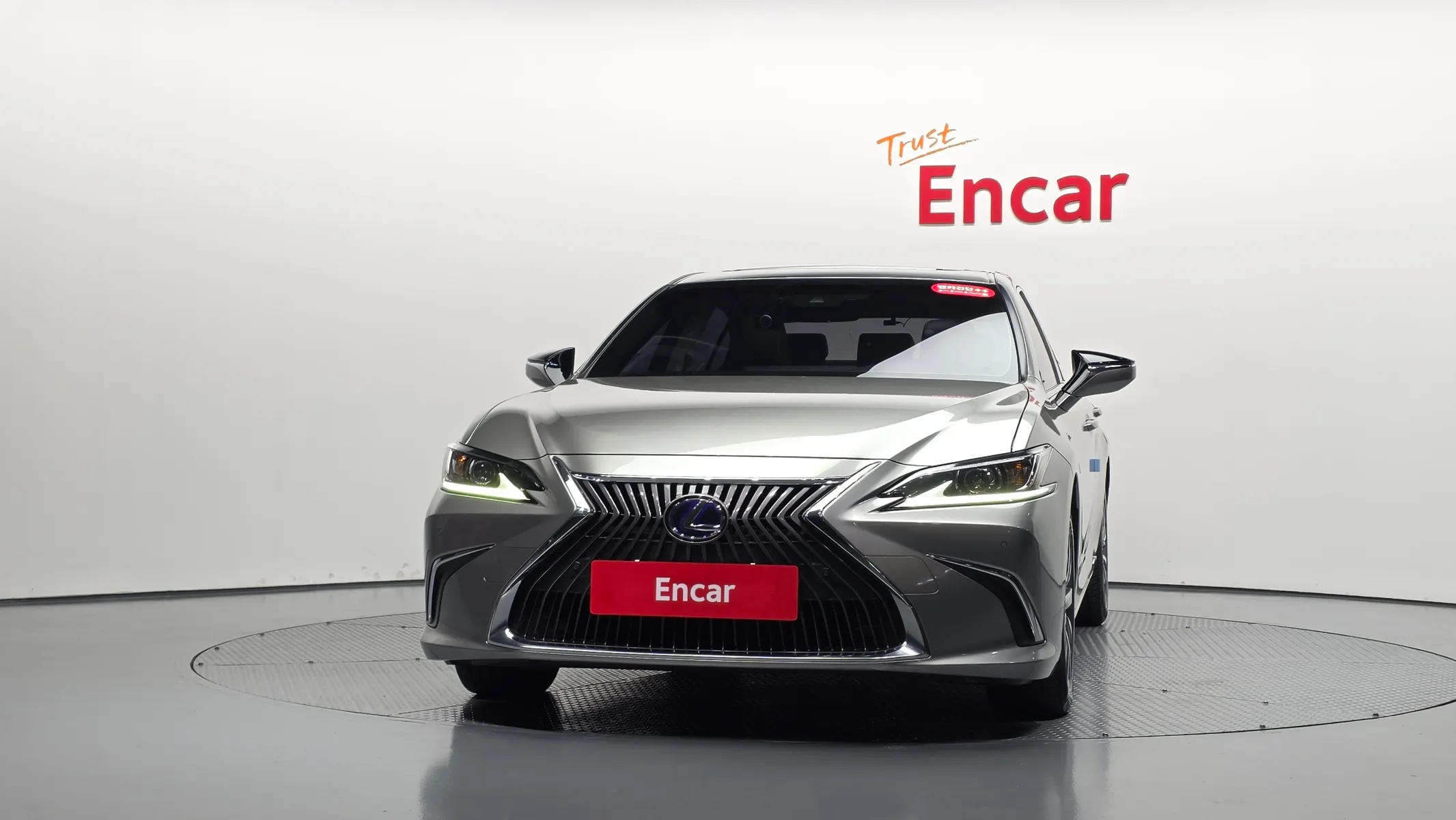 Lexus ES300h 7 2019 2/33