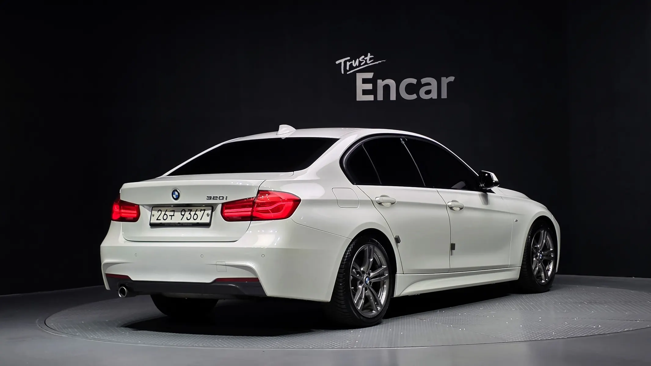 BMW 3 Series (F30) 320i M 2017 2/32