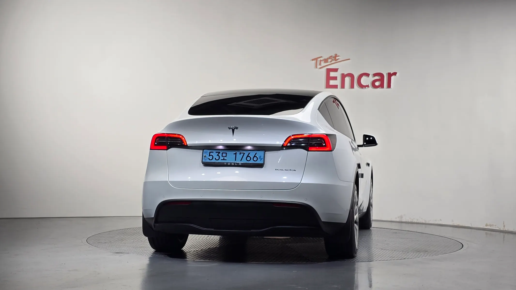Tesla Y AWD 2022 3/5
