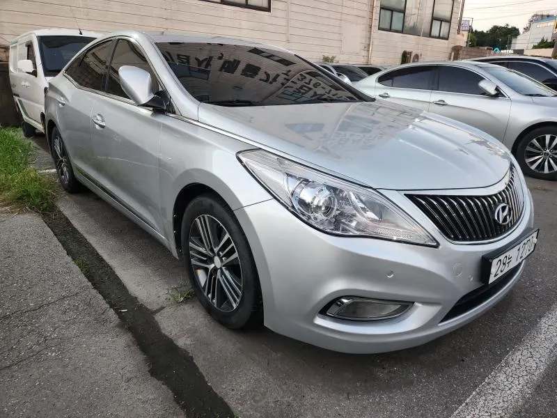 Hyundai Grandeur HG HG240 2013 2/5
