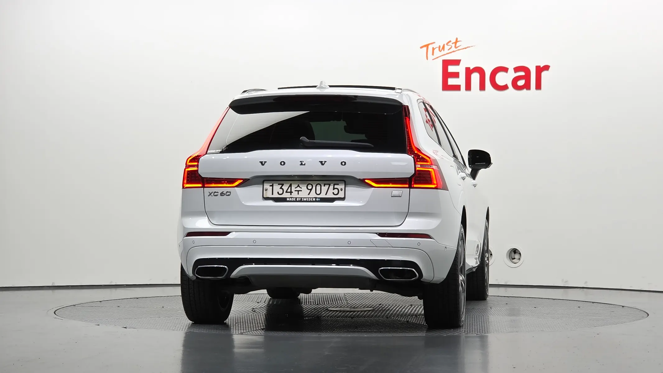 Volvo XC60 2 T8 R- 2021 3/5