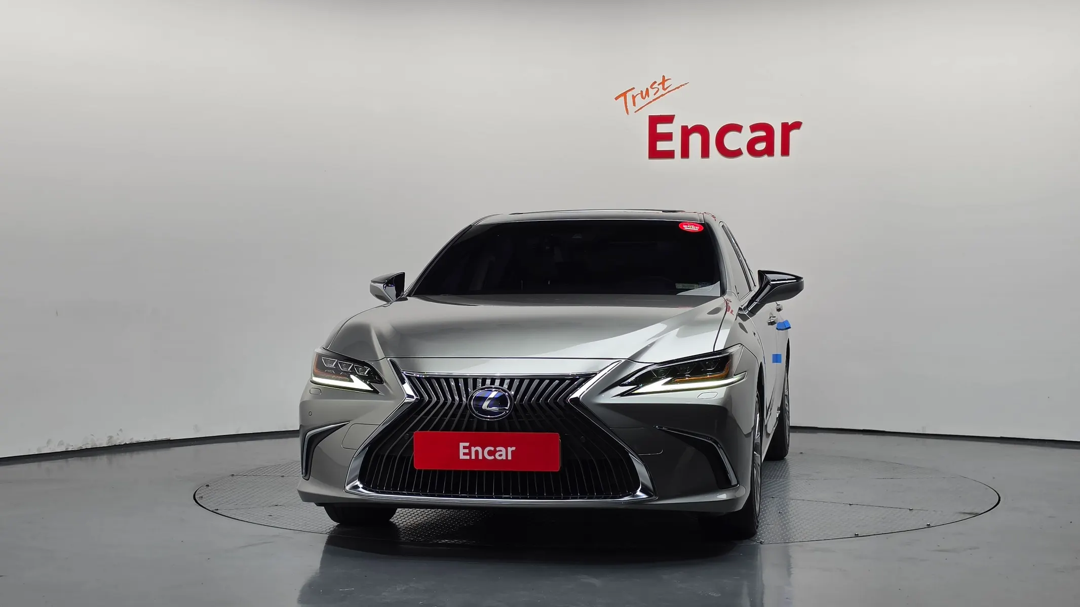 Lexus ES300h 7 2019 2/5