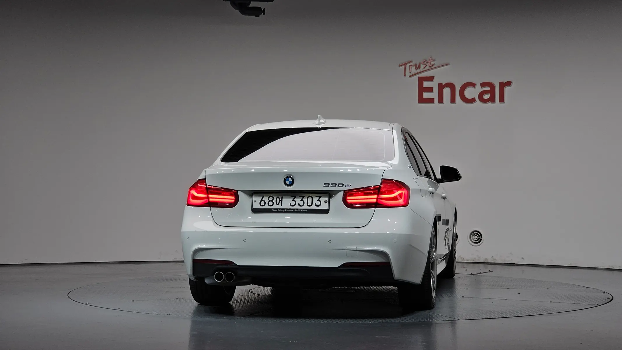 BMW 3 Series (F30) 330e i M 2018 3/37