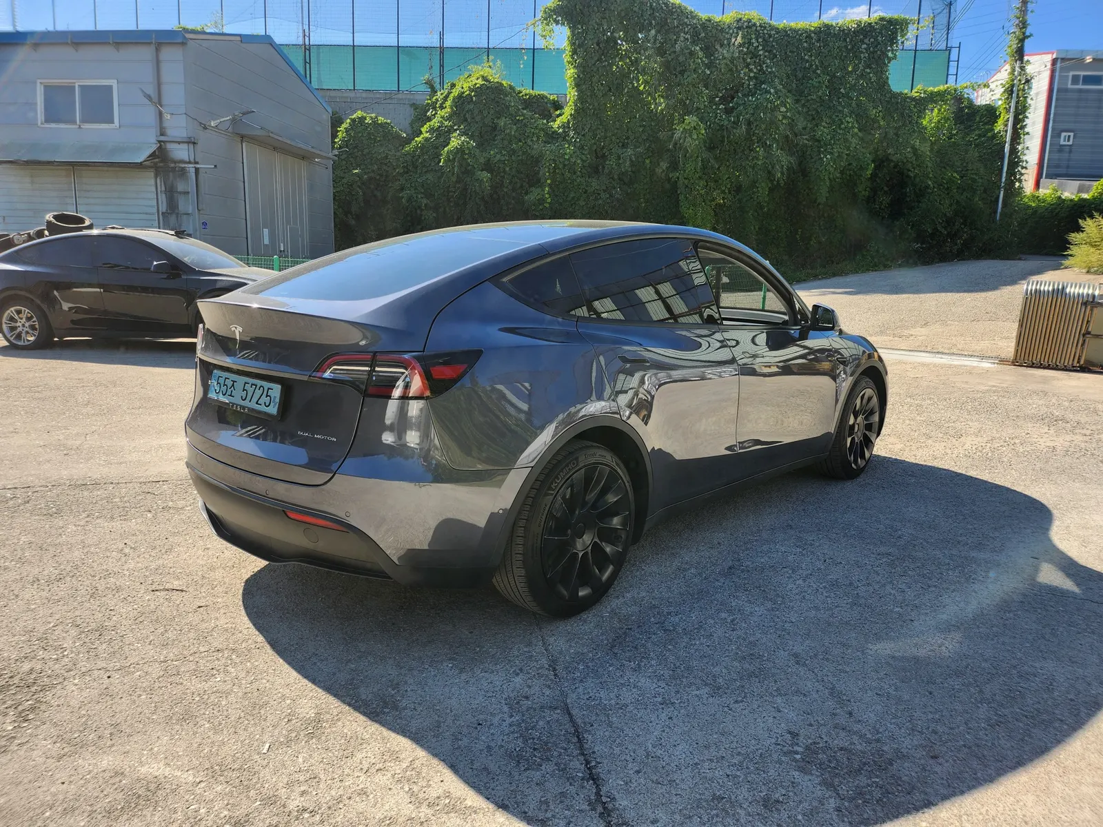 Tesla Y AWD 2021 3/5