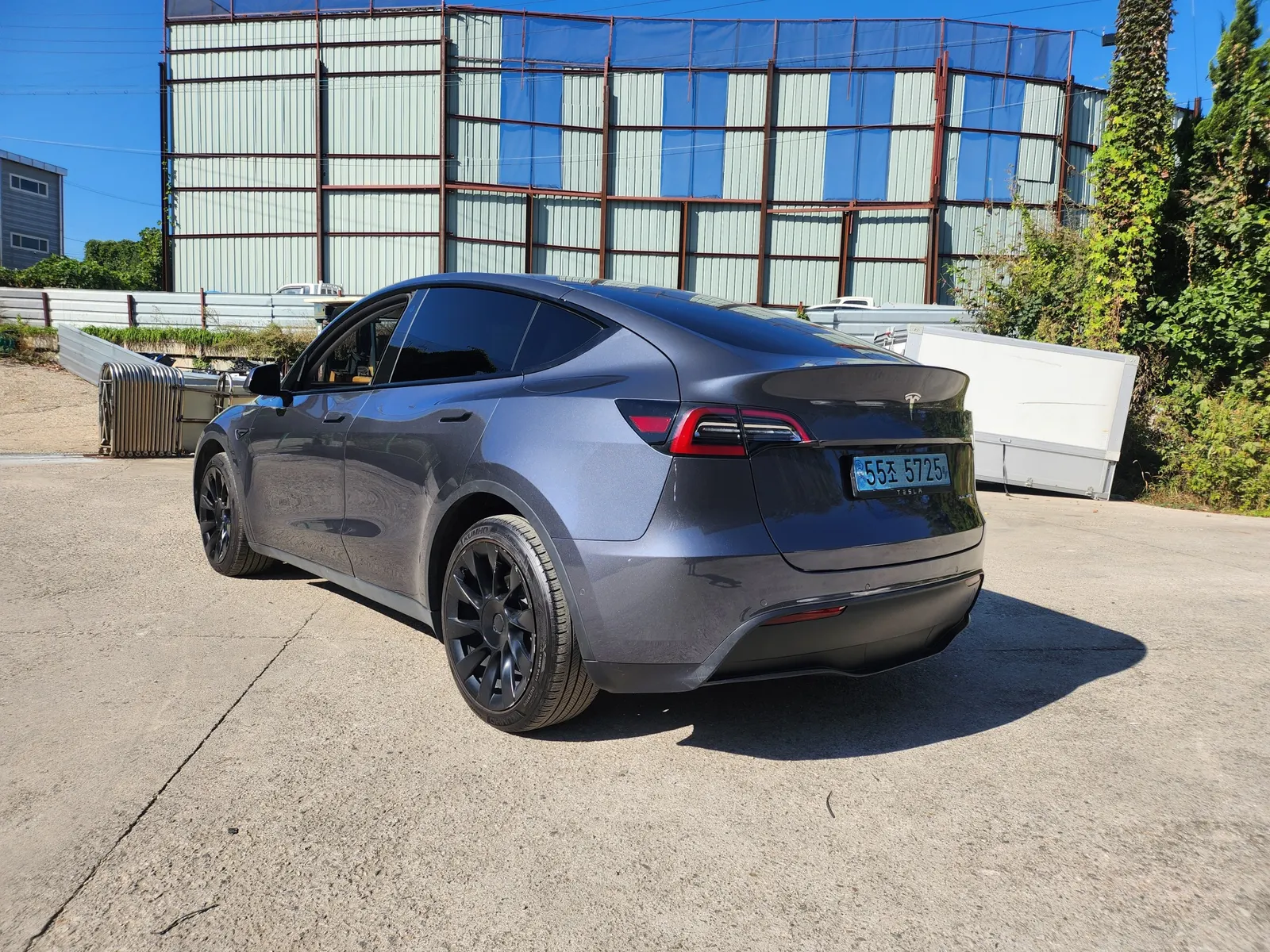 Tesla Y AWD 2021 2/5