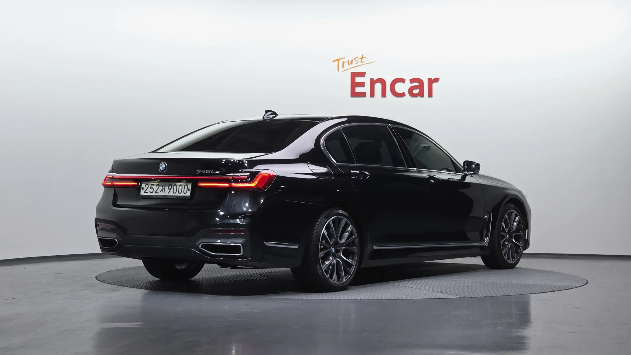 BMW 7 Series (G11) 745Le i M 2020 2/21