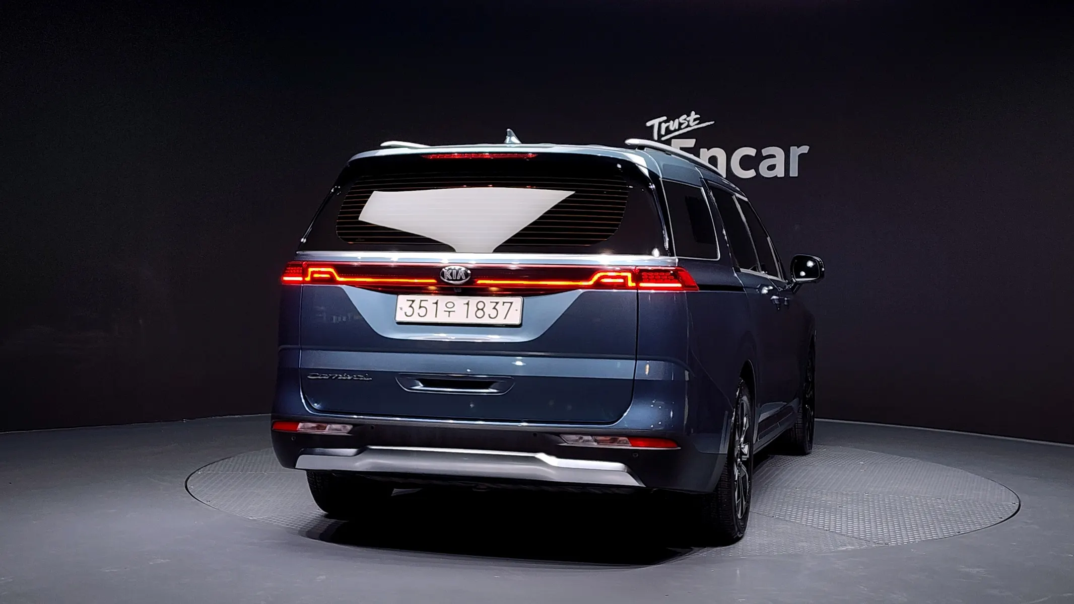 Kia Carnival 9 2020 3/5