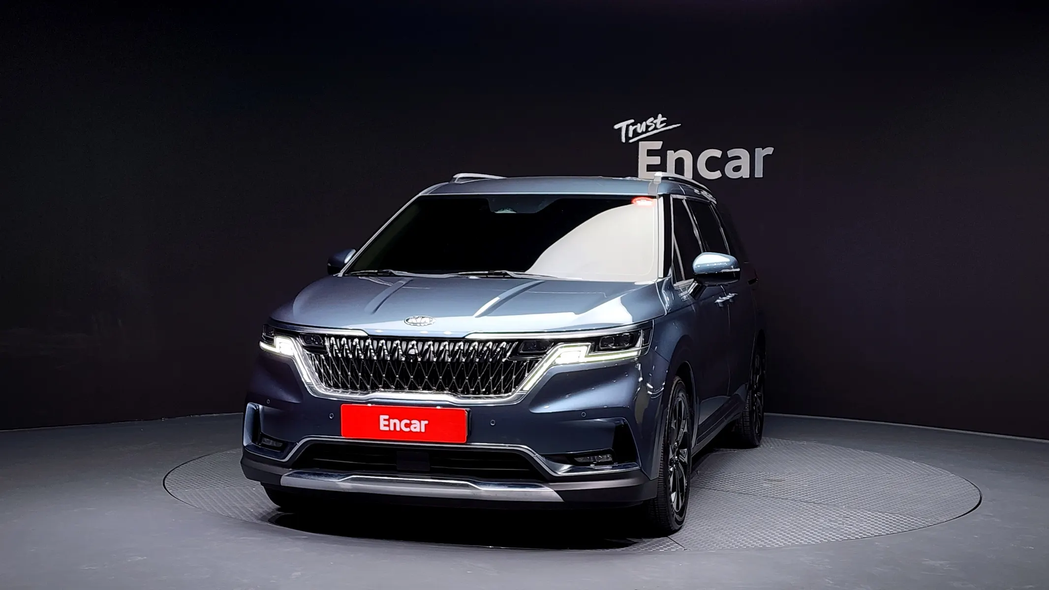 Kia Carnival 9 2020 2/5