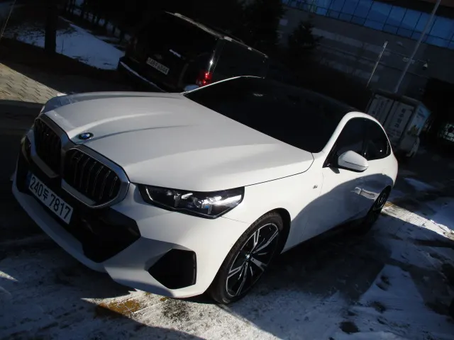BMW 5 Series (G60) 530i xDrive M 2024 2/21