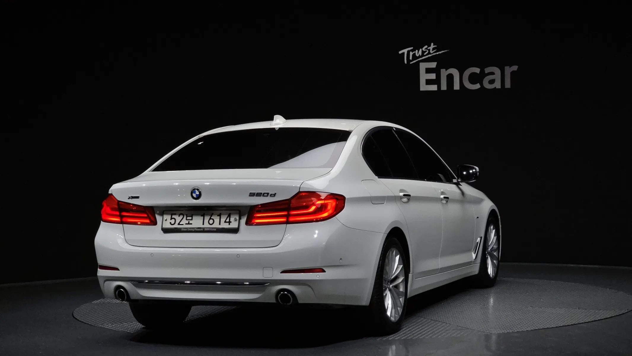BMW 5 Series (G30) 520d 2018 2/21