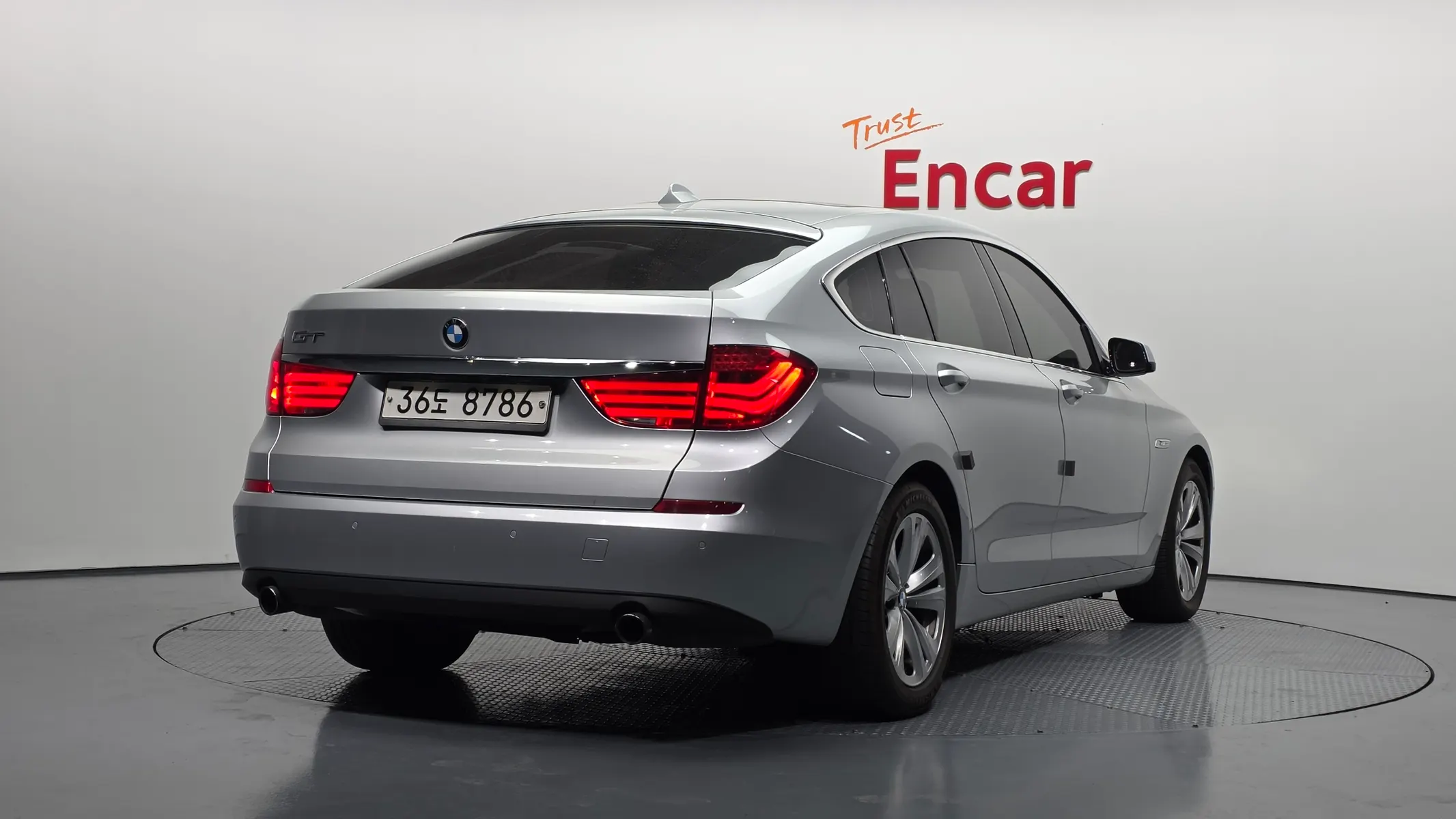 BMW 5 Series GT (F07) GT 2011 2/21