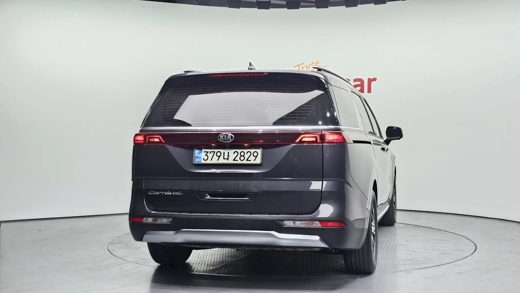 Kia Carnival 9 2021 3/5