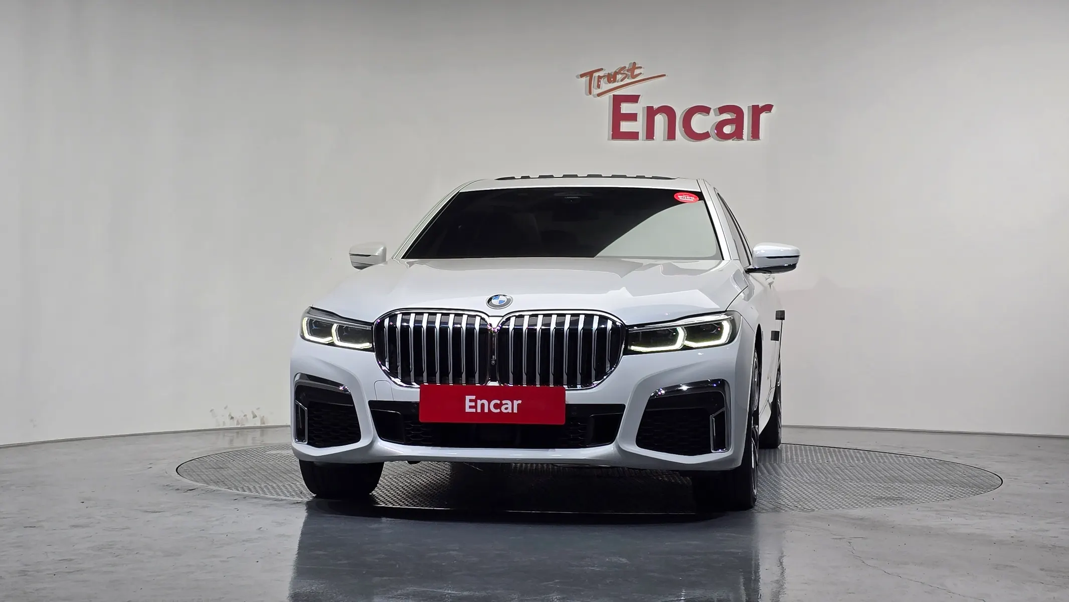 BMW 7 Series (G11) 740i M 2020 3/37
