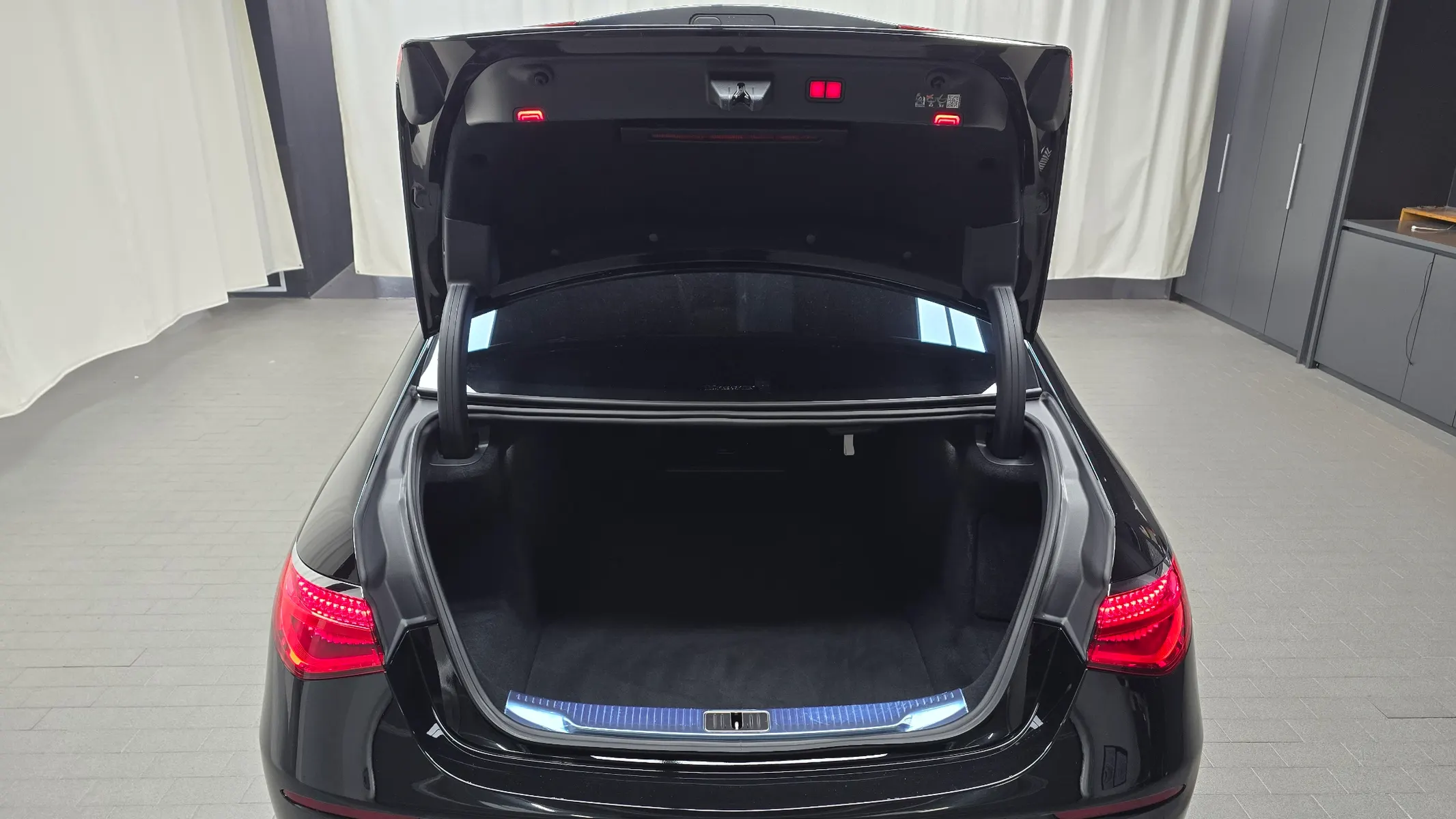 Mercedes-Benz S-Class W223 S680 4MATIC 2023 20/21