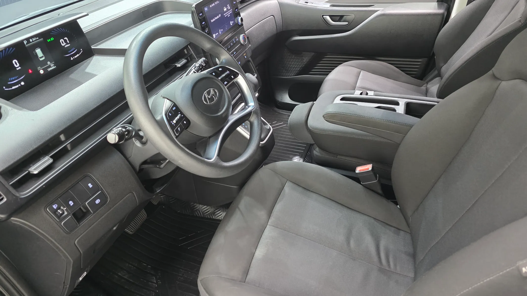Hyundai Staria 3 2021 4/5