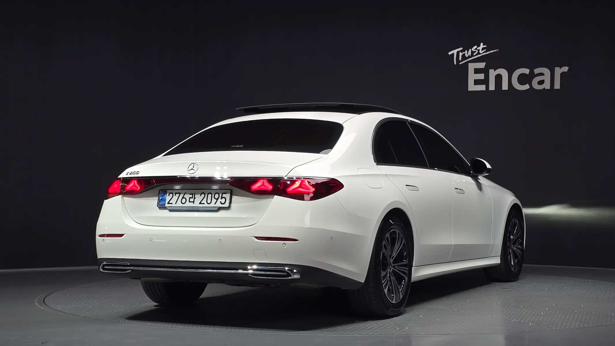 Mercedes-Benz E-Class W214 E200 2025 2/33