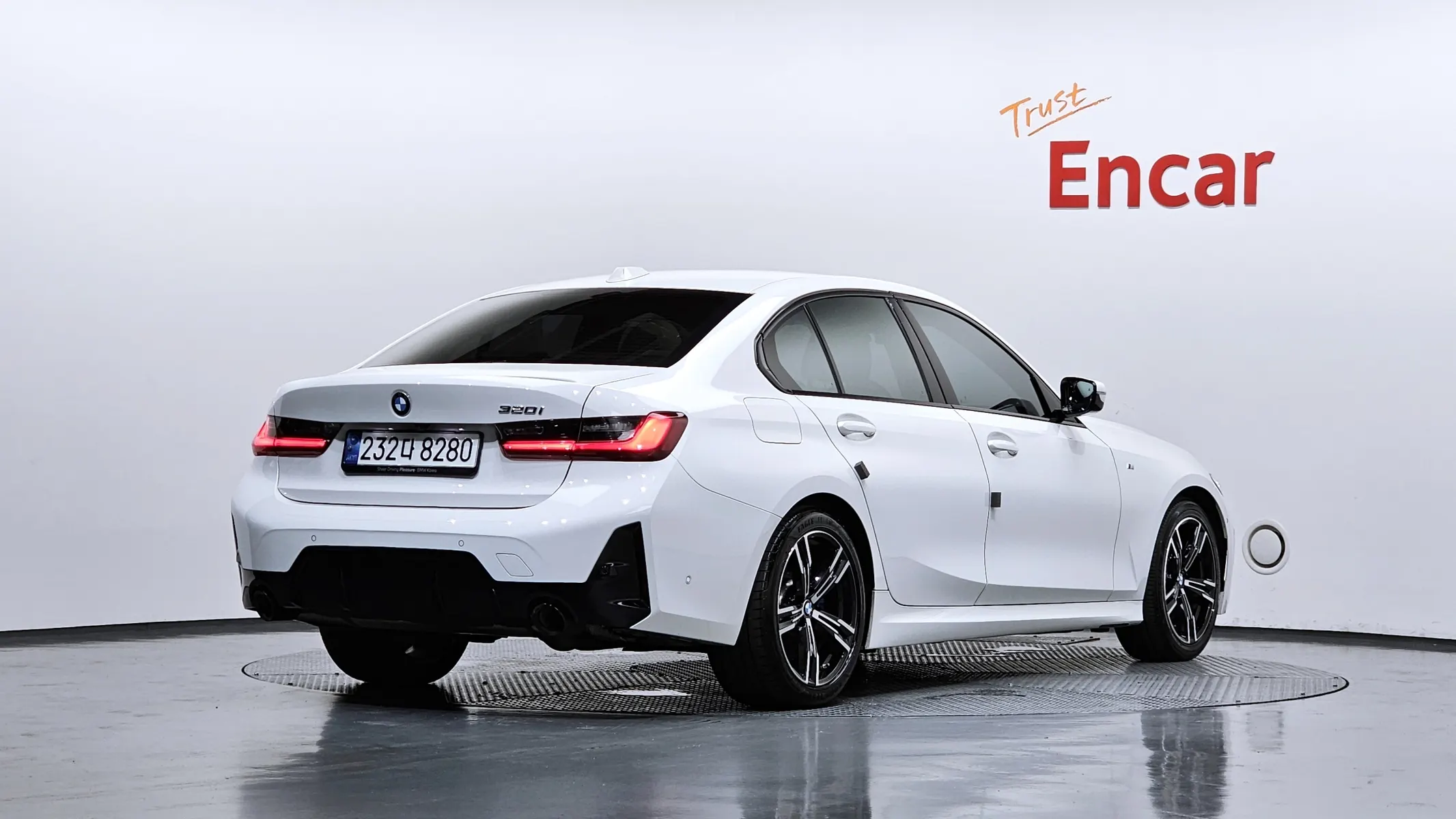 BMW 3 Series (G20) 320i M 2024 2/35