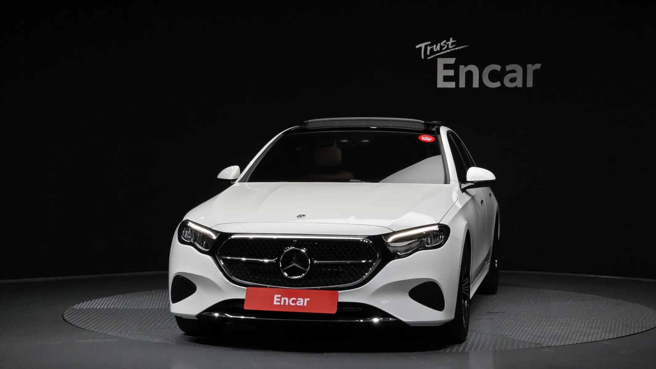 Mercedes-Benz E-Class W214 E200 2025 3/33