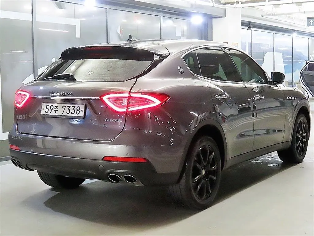 Maserati 르반떼 3.0 AWD 2017 3/5