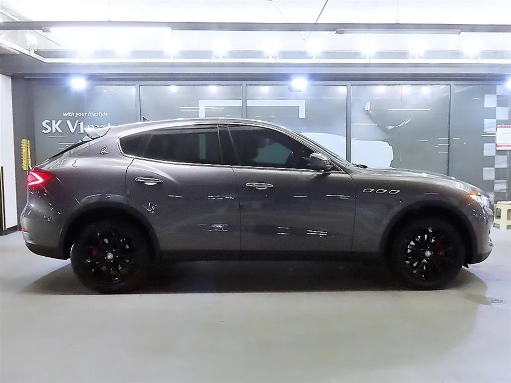 Maserati 르반떼 3.0 AWD 2017 2/5