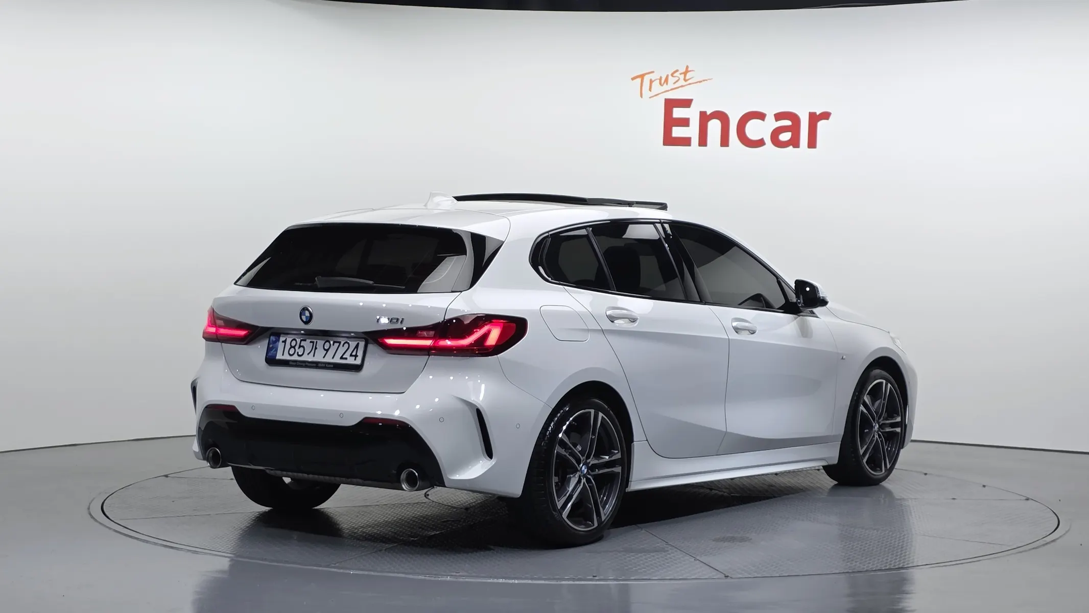 BMW 1 Series (F40) 120i M 2023 2/31