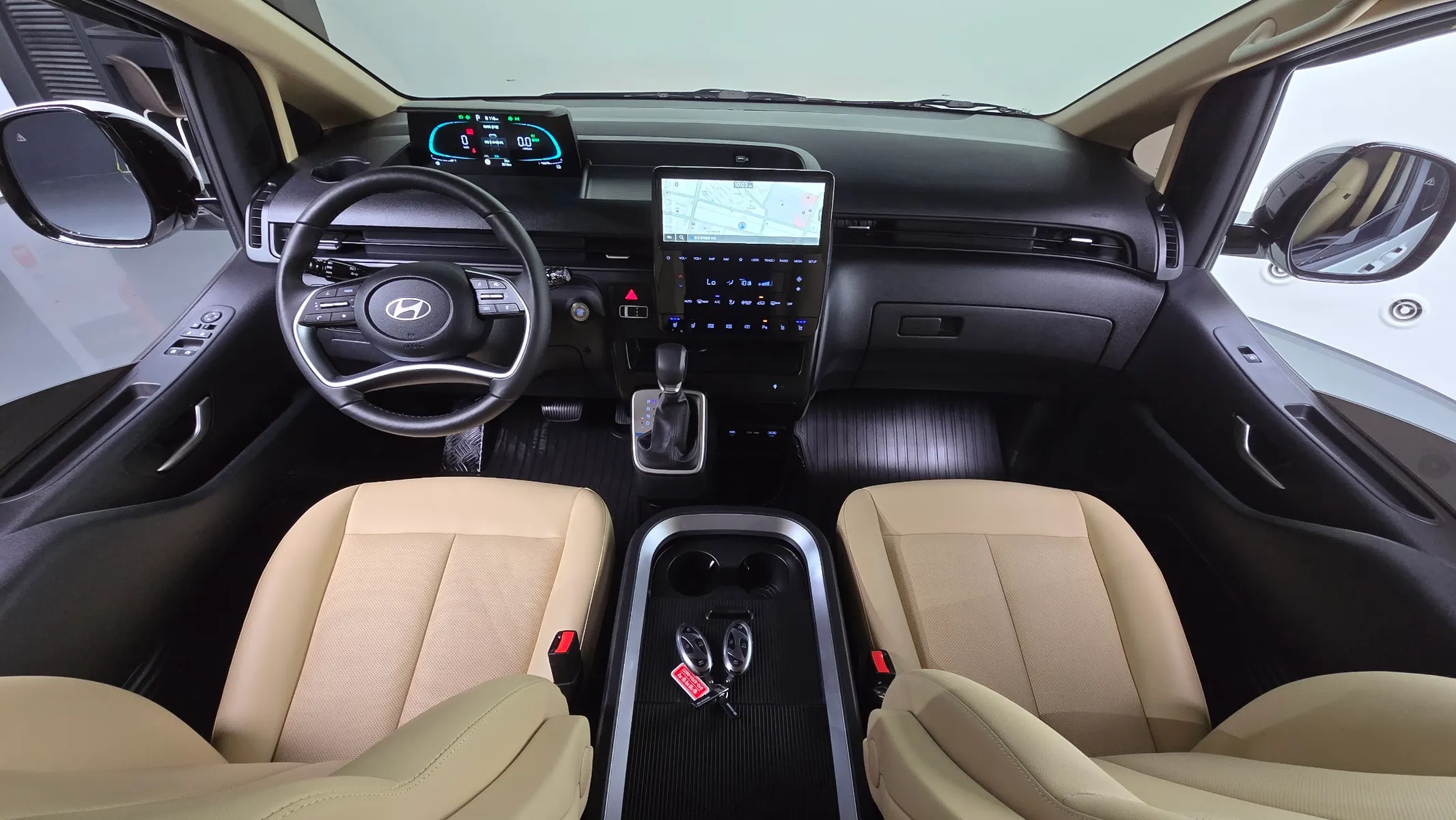 Hyundai Staria HEV 1.6 5 2025 4/5