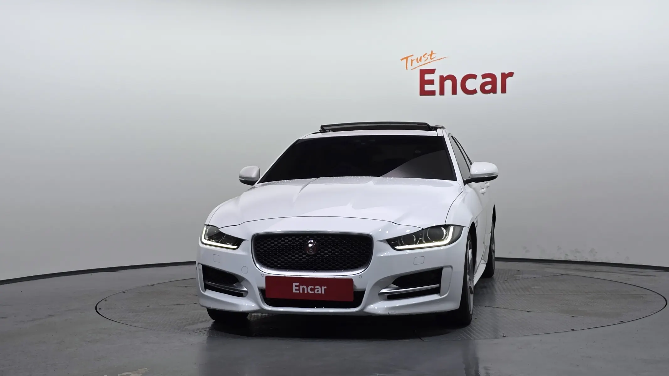 Jaguar XE 20d R 2016 3/21