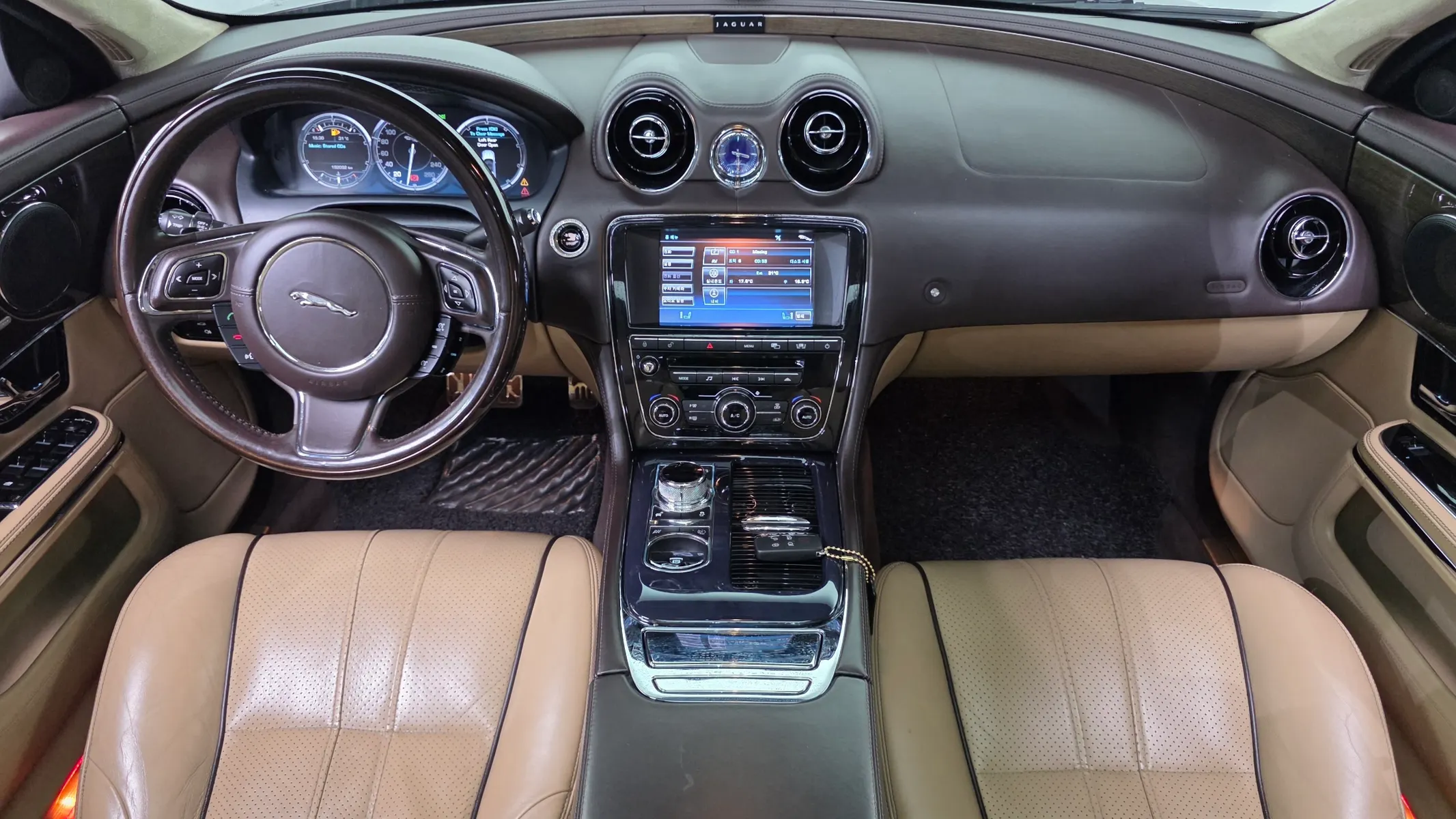 Jaguar All New XJ 5.0 LWB 2011 4/5