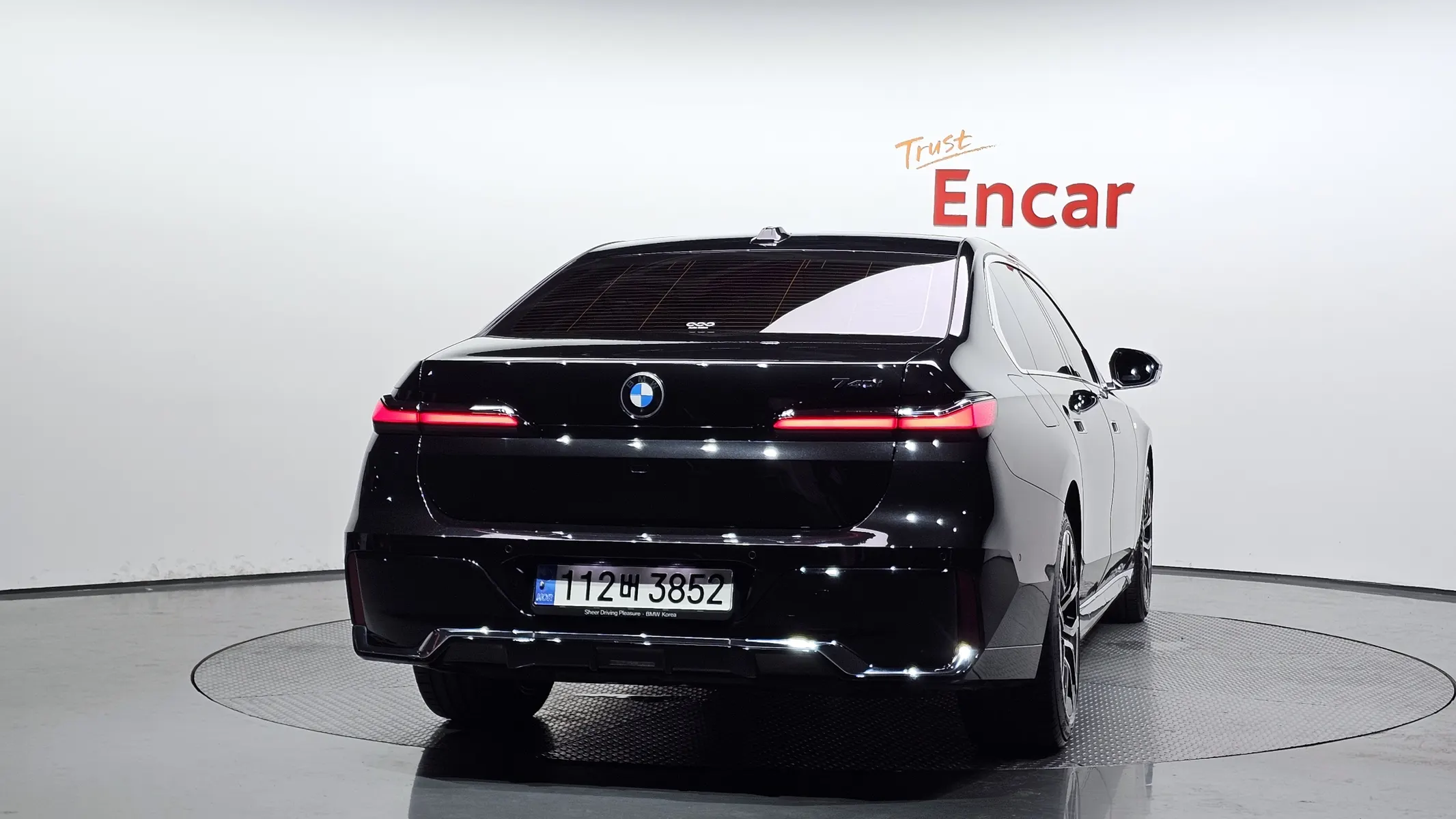 BMW 7 Series (G70) 740i sDrive M 2022 3/35
