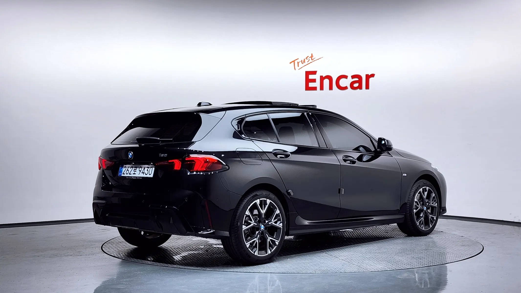 BMW 1 Series (F70) 120 M 2025 2/36