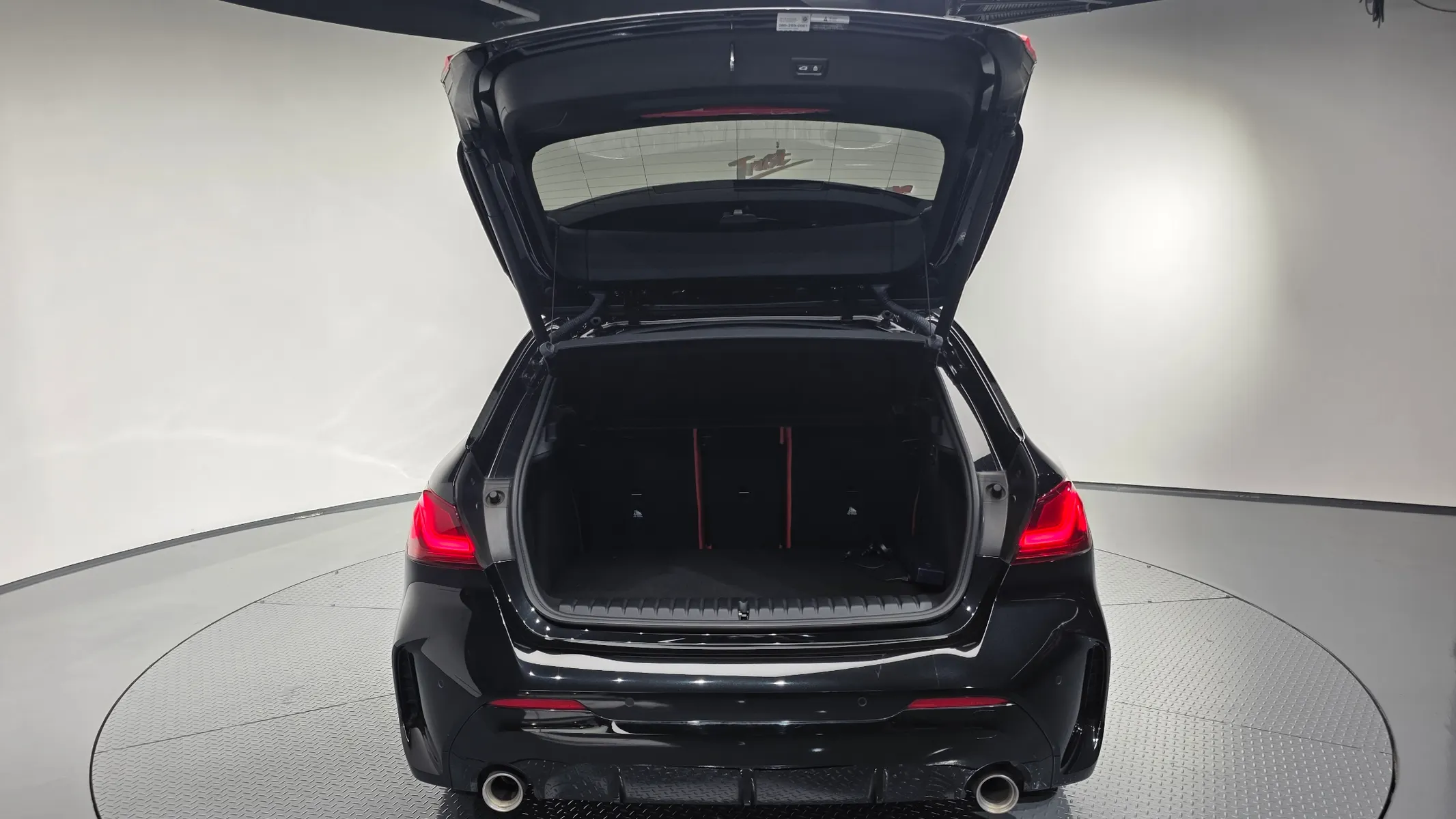 BMW 1 Series (F40) 120i M 2021 34/35